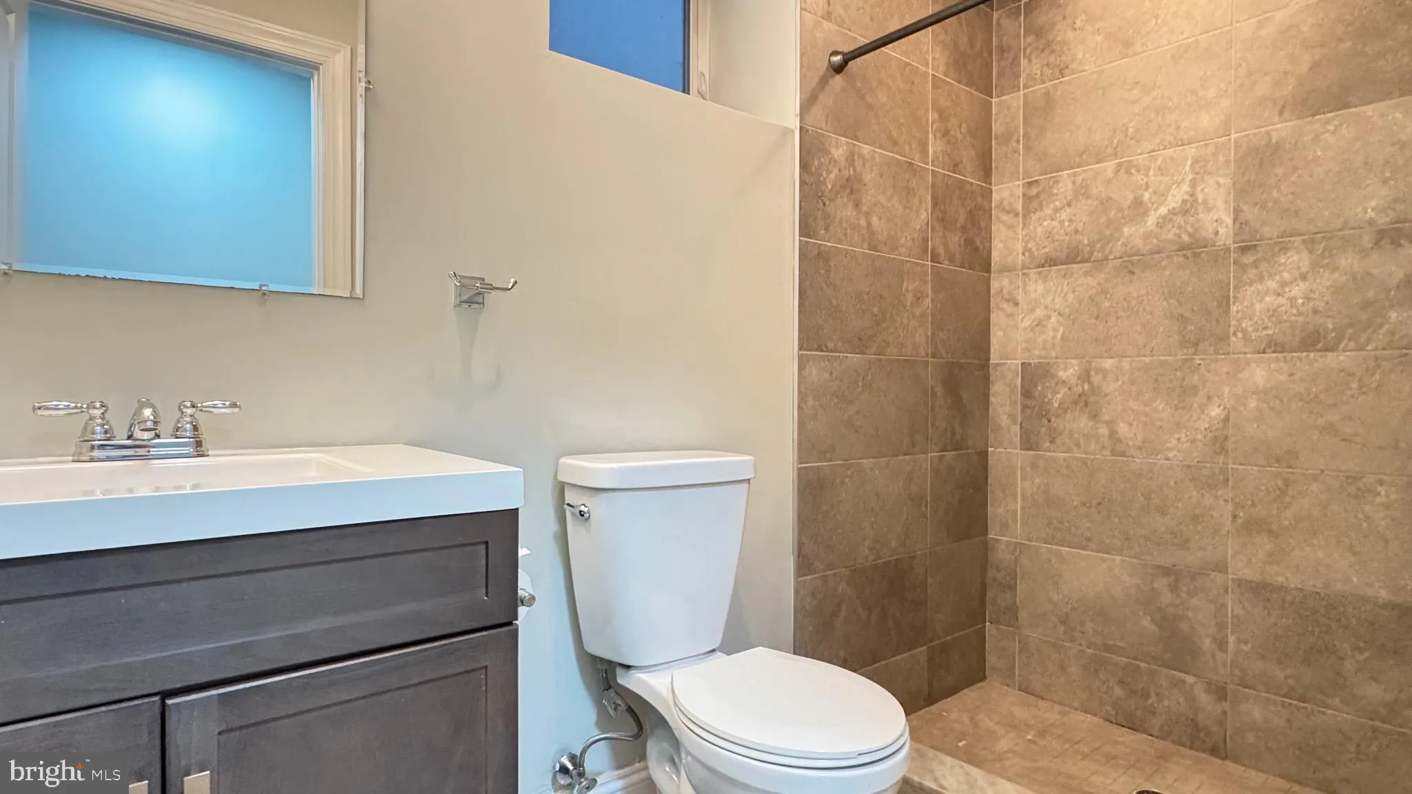 Philadelphia, Pennsylvania 19122, United States, 3 Bedrooms Bedrooms, ,3 BathroomsBathrooms,Residential,Active,231569