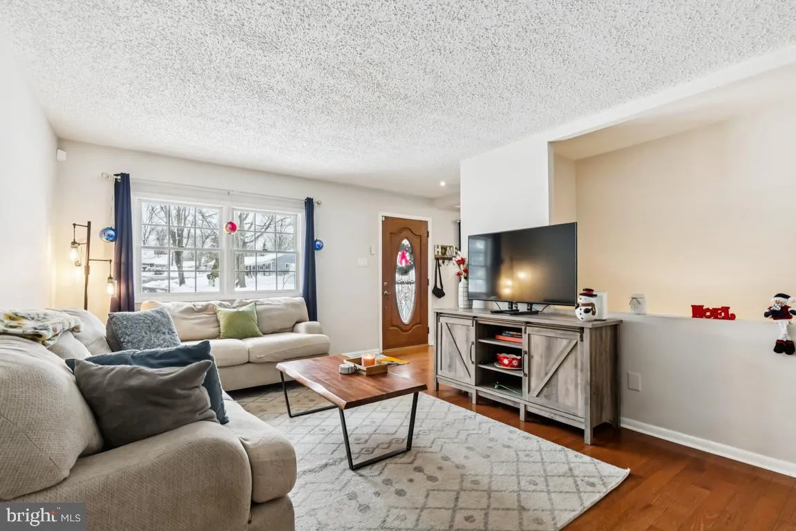 Blackwood, New Jersey 08012, United States, 3 Bedrooms Bedrooms, ,2 BathroomsBathrooms,Residential,Active,256376