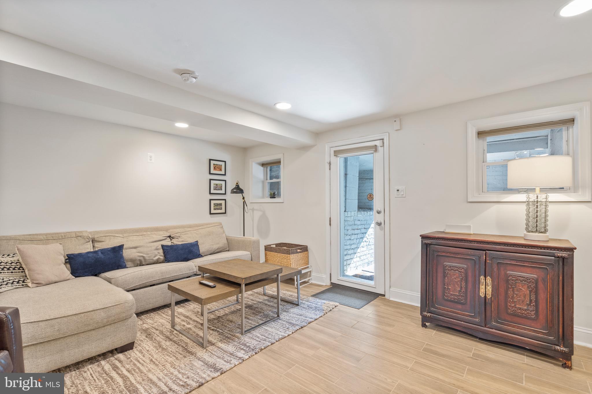 33 NW W STREET NW 2