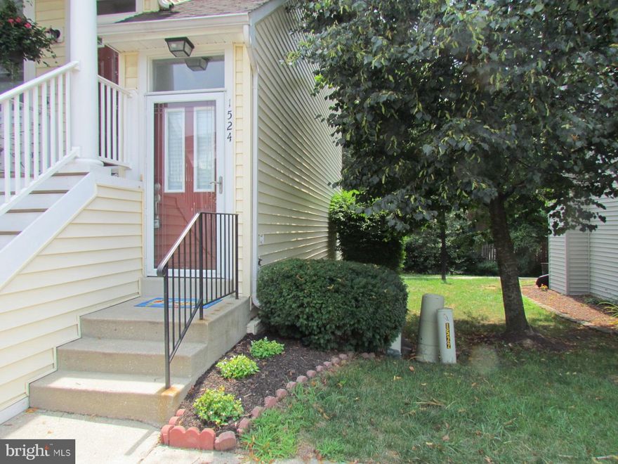 SPACIOUS TWO BEDROOM  TWO FULL BATH CONDO IN POPULAR SUBDIVISION OF CEDAR GROVE.NEW STAINLESS STEEL APPLIANCES AND GRANITE COUNTER TOPS.  NEW WASHER & DRYER.SPACIOUS STORAGE ROOM.  MOVE IN READY!  COMMUNITY OFFERS A SWIMMING POOL