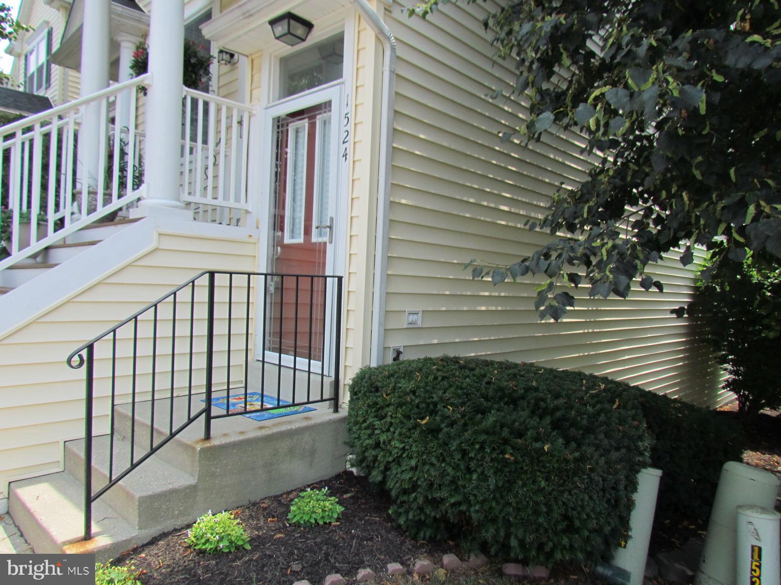 CEDAR GROVE AT CROFTON - Residential