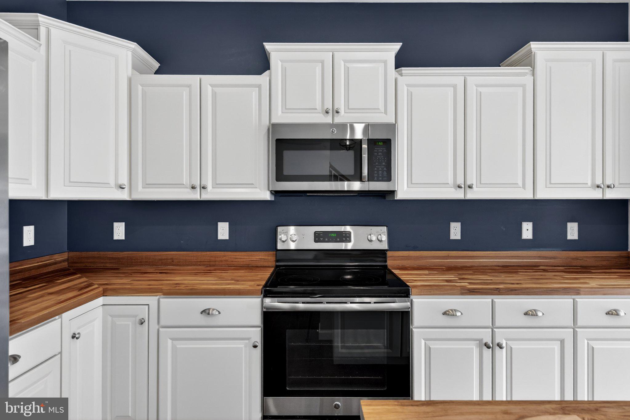 HANBURY COURT AT WINDING HILLS - Residential