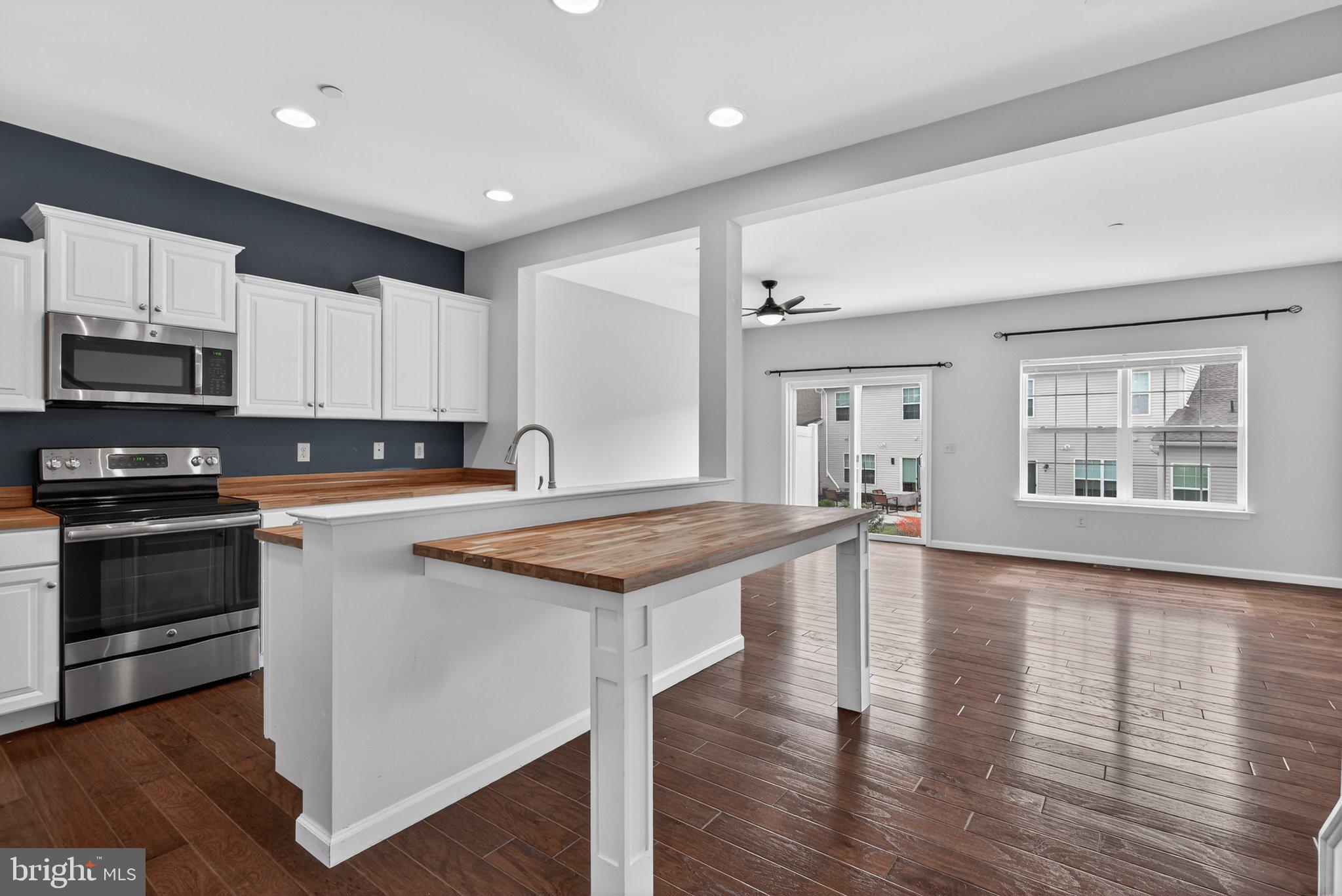 HANBURY COURT AT WINDING HILLS - Residential