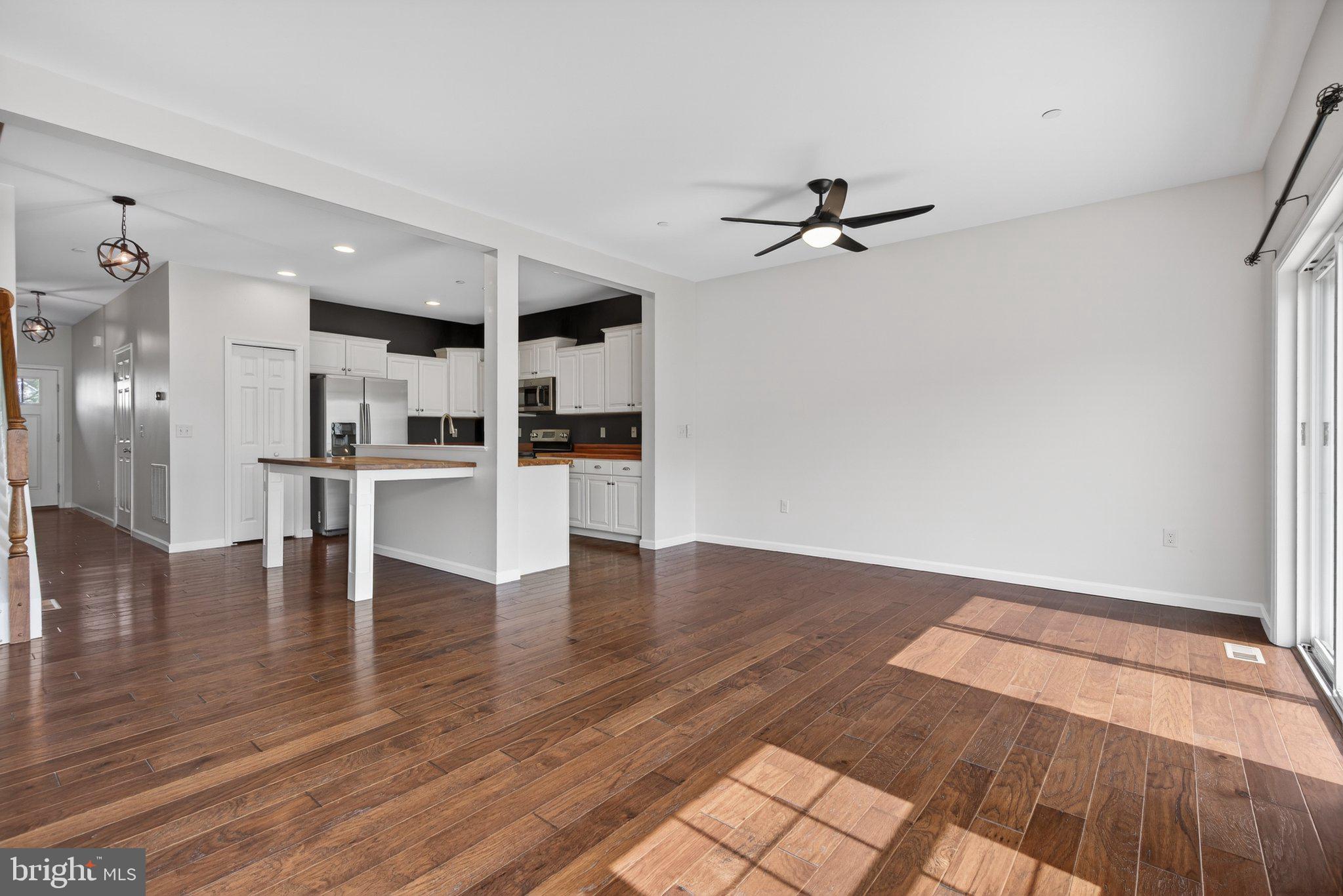 HANBURY COURT AT WINDING HILLS - Residential