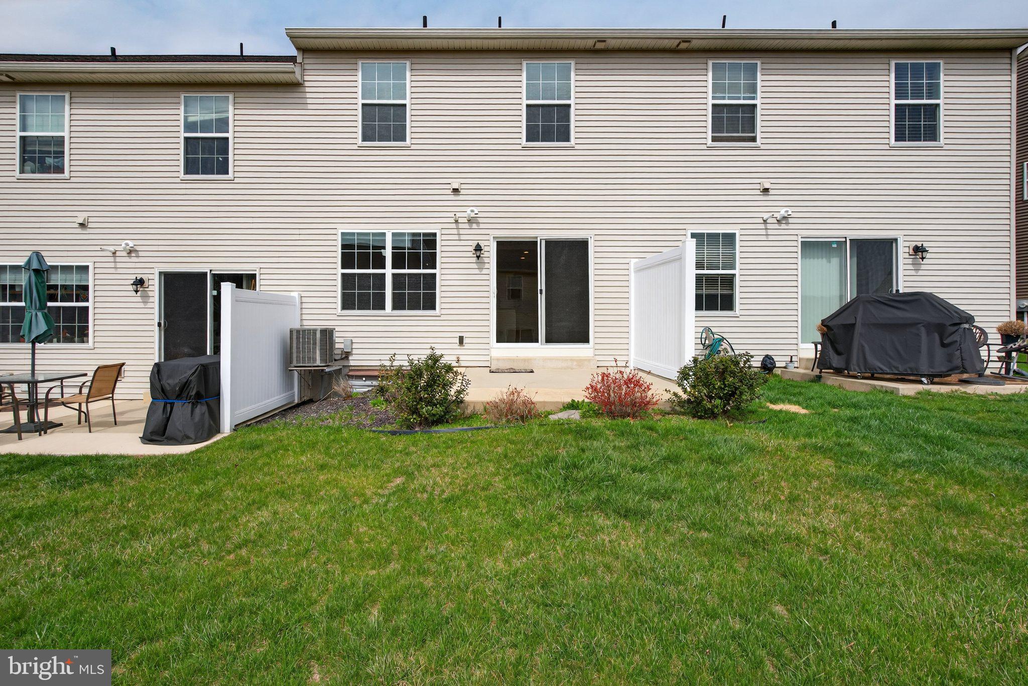 HANBURY COURT AT WINDING HILLS - Residential