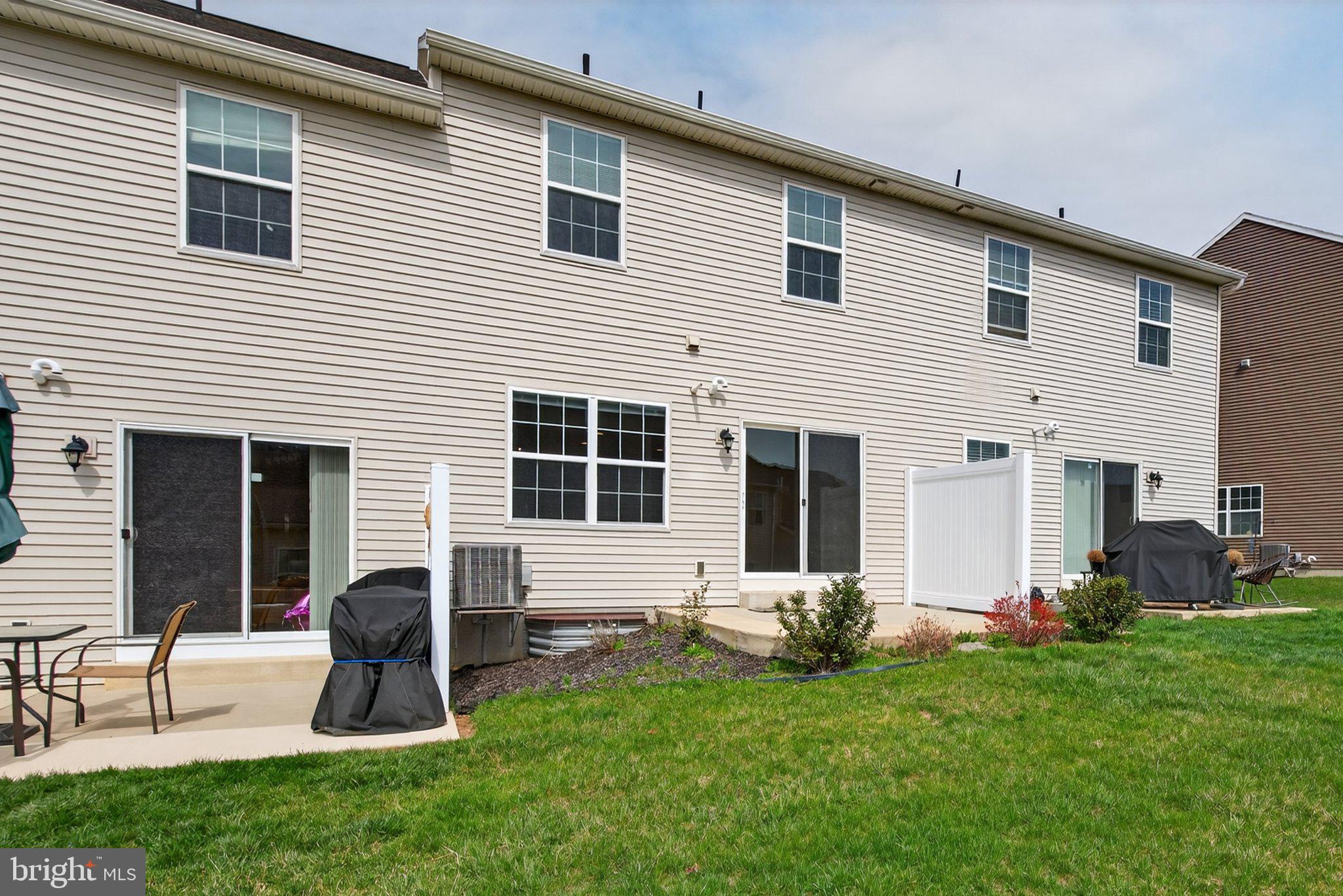 HANBURY COURT AT WINDING HILLS - Residential