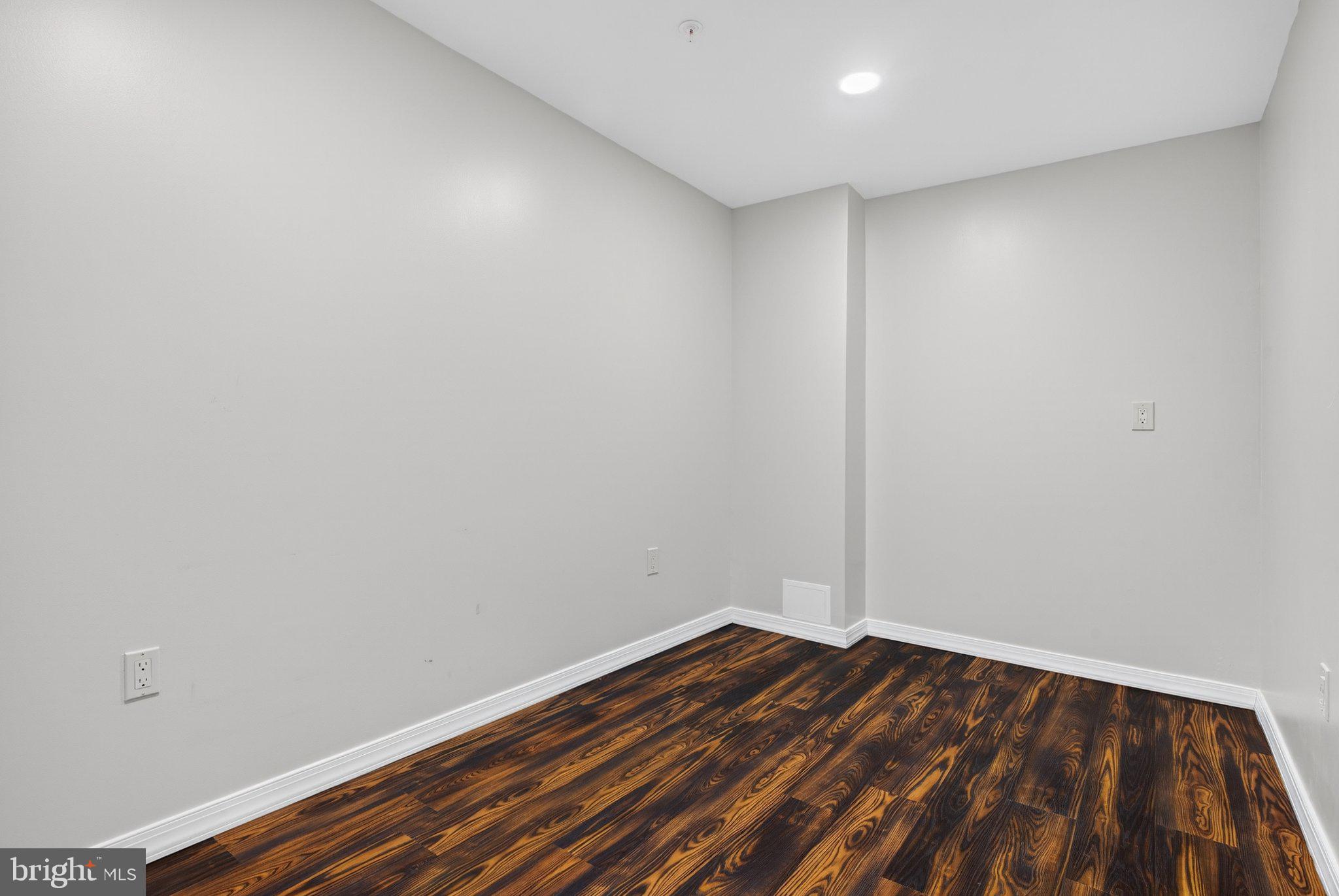 HANBURY COURT AT WINDING HILLS - Residential