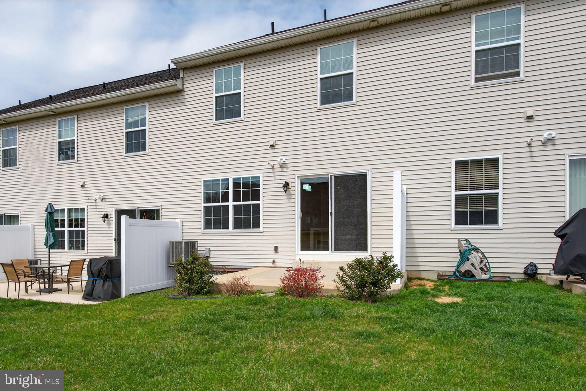 HANBURY COURT AT WINDING HILLS - Residential