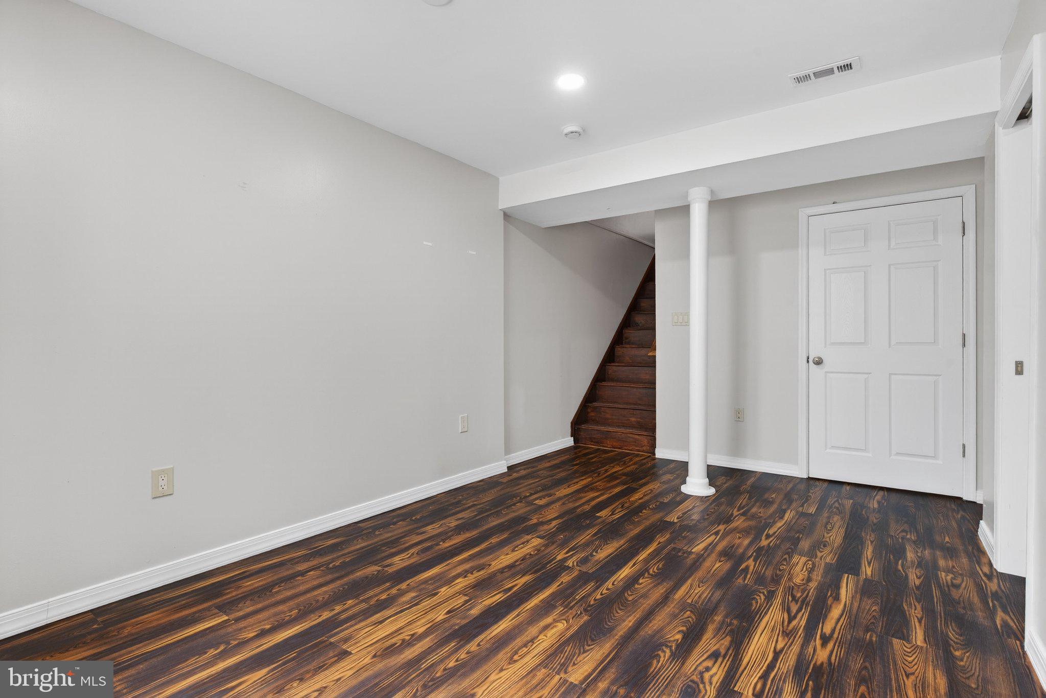 HANBURY COURT AT WINDING HILLS - Residential