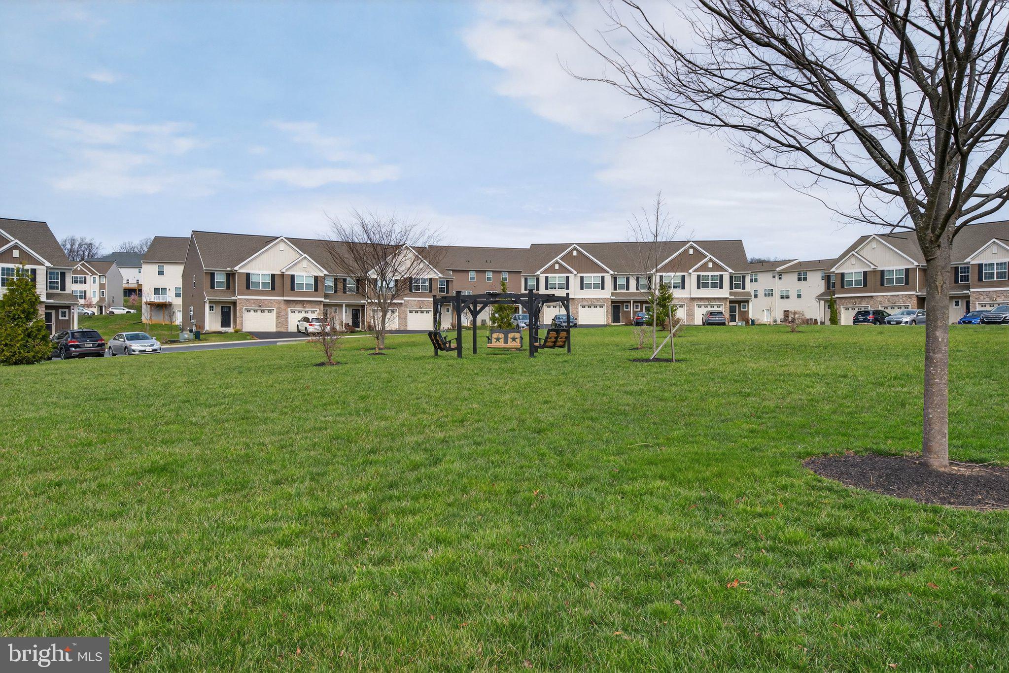 HANBURY COURT AT WINDING HILLS - Residential