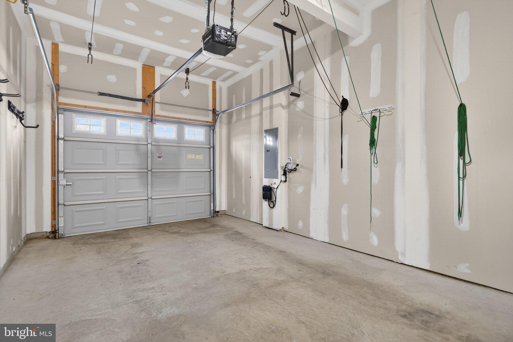 HANBURY COURT AT WINDING HILLS - Residential