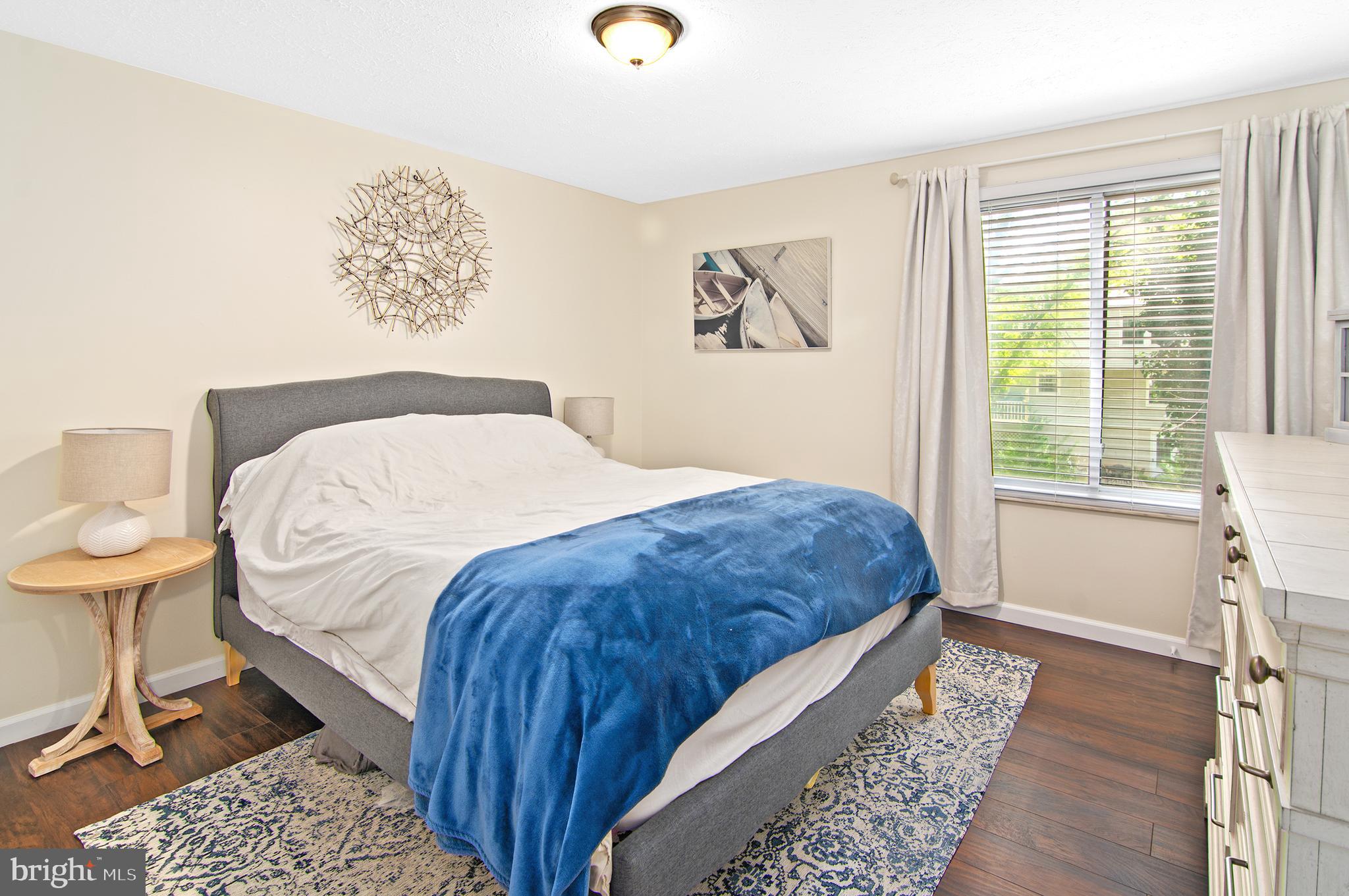 QUINCE ORCHARD MANOR - Residential