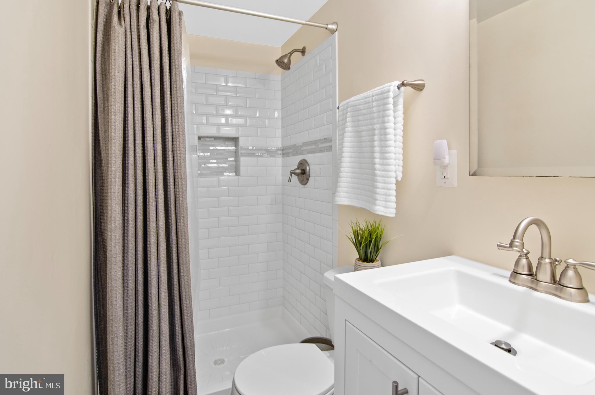 QUINCE ORCHARD MANOR - Residential