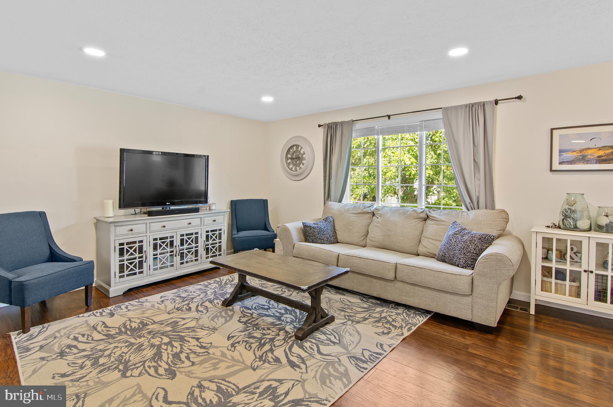 QUINCE ORCHARD MANOR - Residential