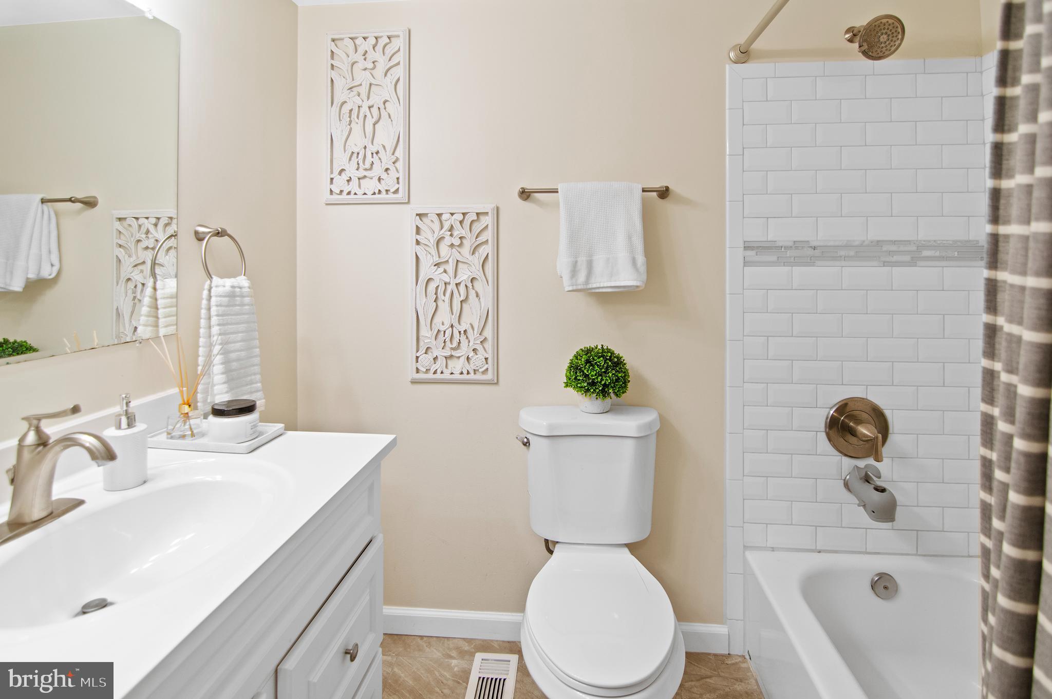 QUINCE ORCHARD MANOR - Residential