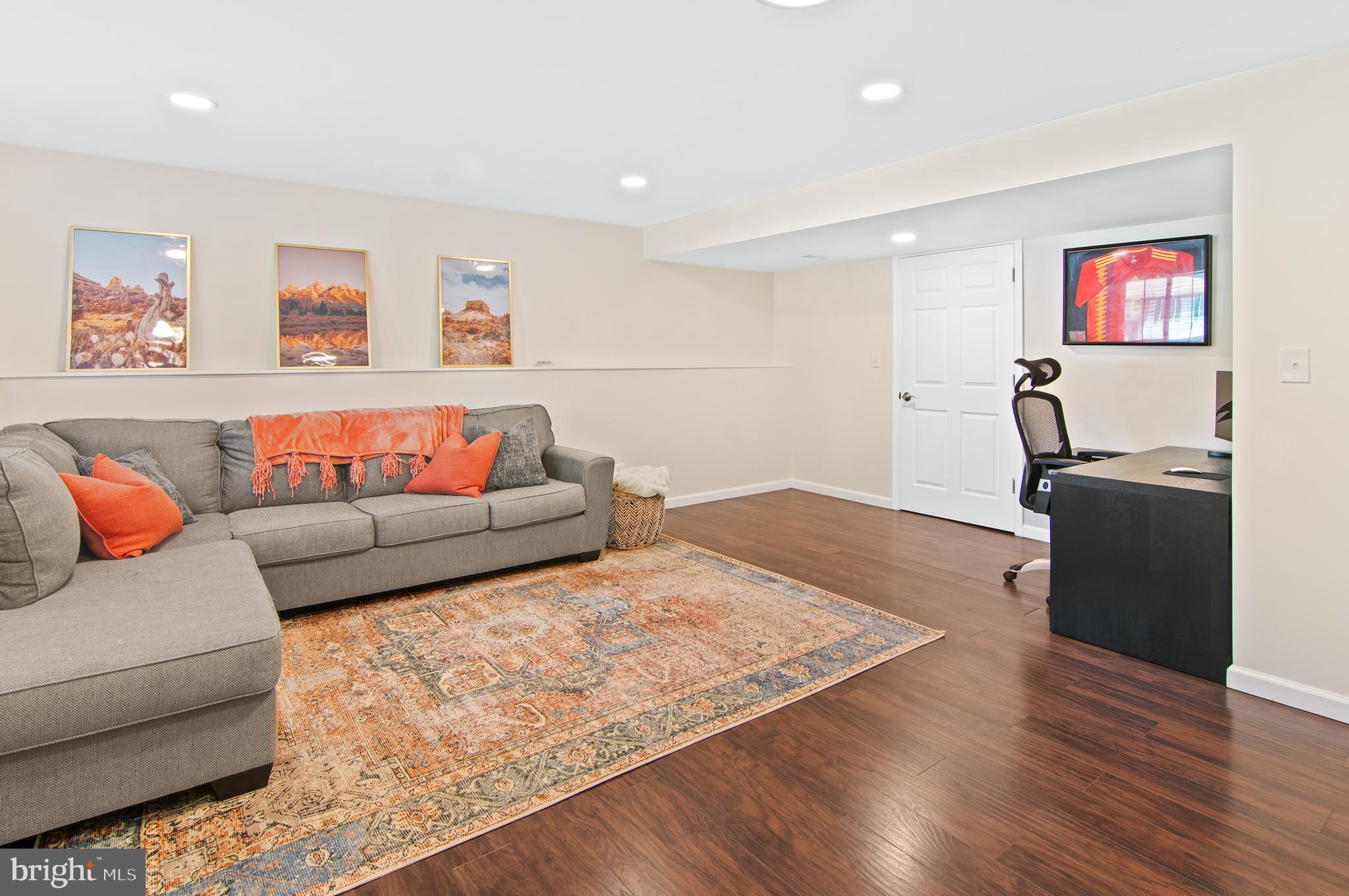 QUINCE ORCHARD MANOR - Residential