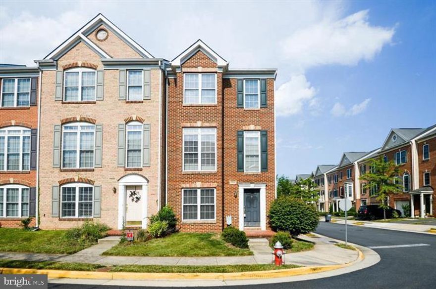 Move-In Ready. Beautifully Maintained End Unit Brick Front Town House with three levels, two car garage in the heart of Centreville- Faircrest! Hardwood floor in the kitchen.  Nice granite kitchen countertop and a balcony. Brand New Wall Oven (Stainless Steel), Brand New LVP on the first floor (to be installed by 10/10/2025).Private soaking tub, and huge walk-in closet. Tons of community amenities- pool, tennis, playground and clubhouse. close to metro bus service to Vienna metro.  NO PET, NO SMOKING. NO EXCEPTION.