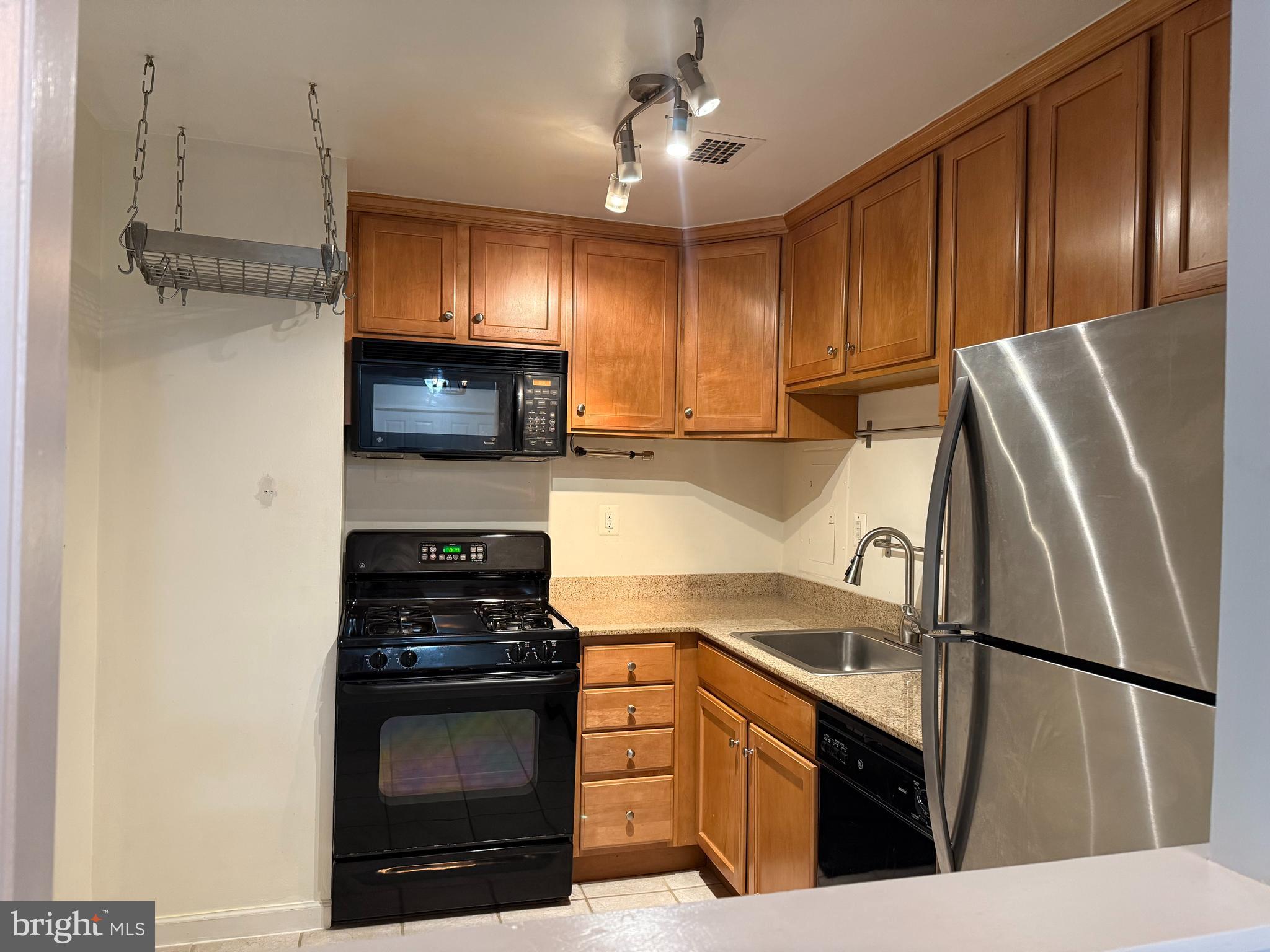 MAIN STREET GREEN - Residential Lease