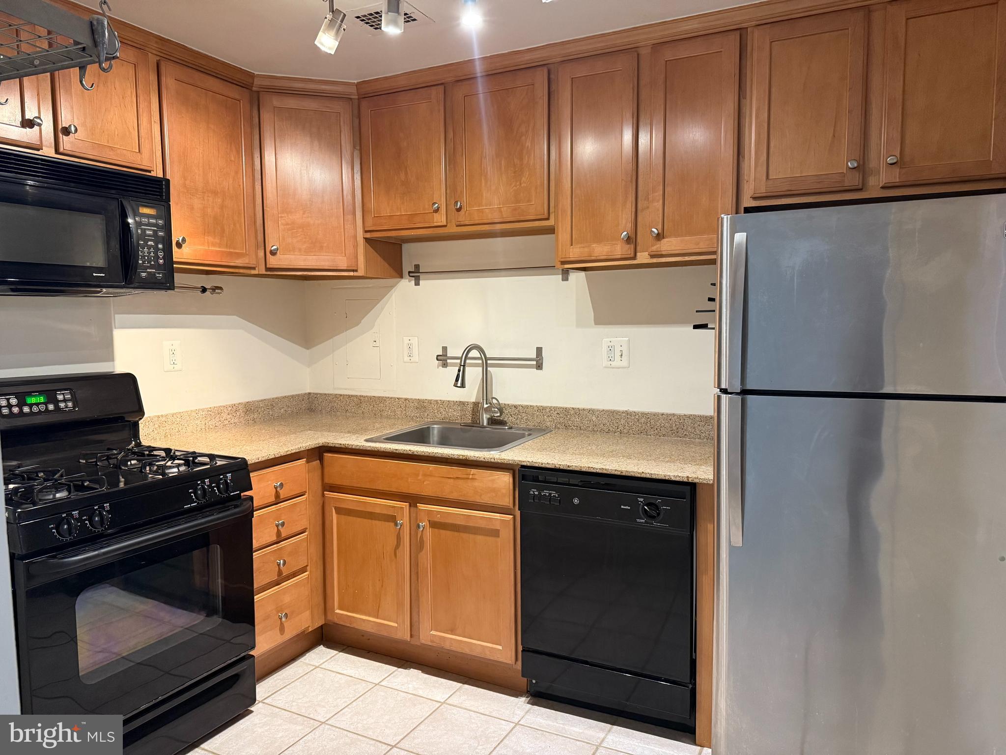 MAIN STREET GREEN - Residential Lease