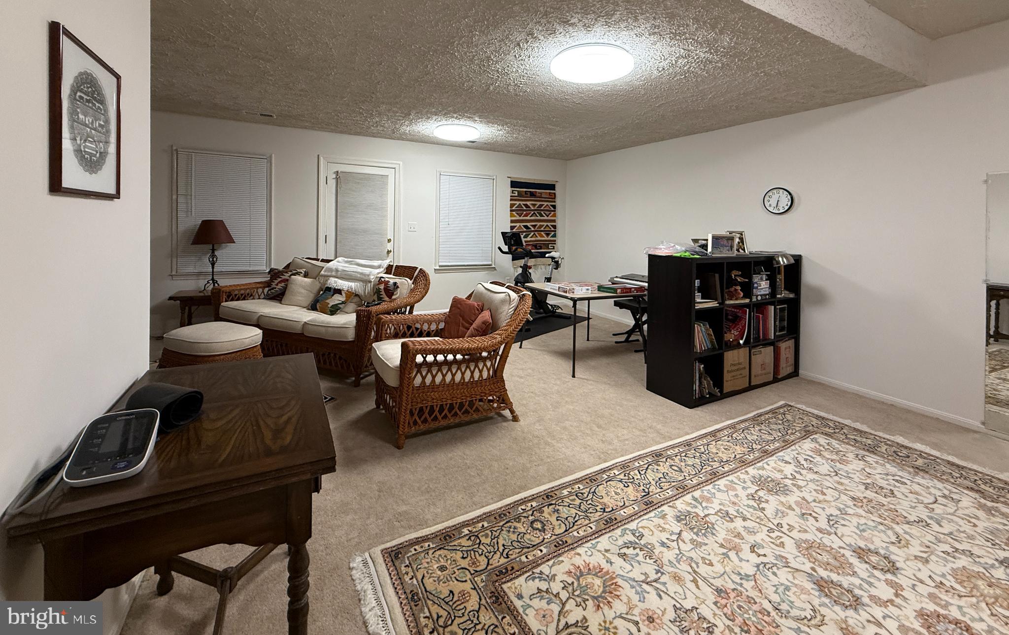 INVERNESS KNOLLS - Residential Lease