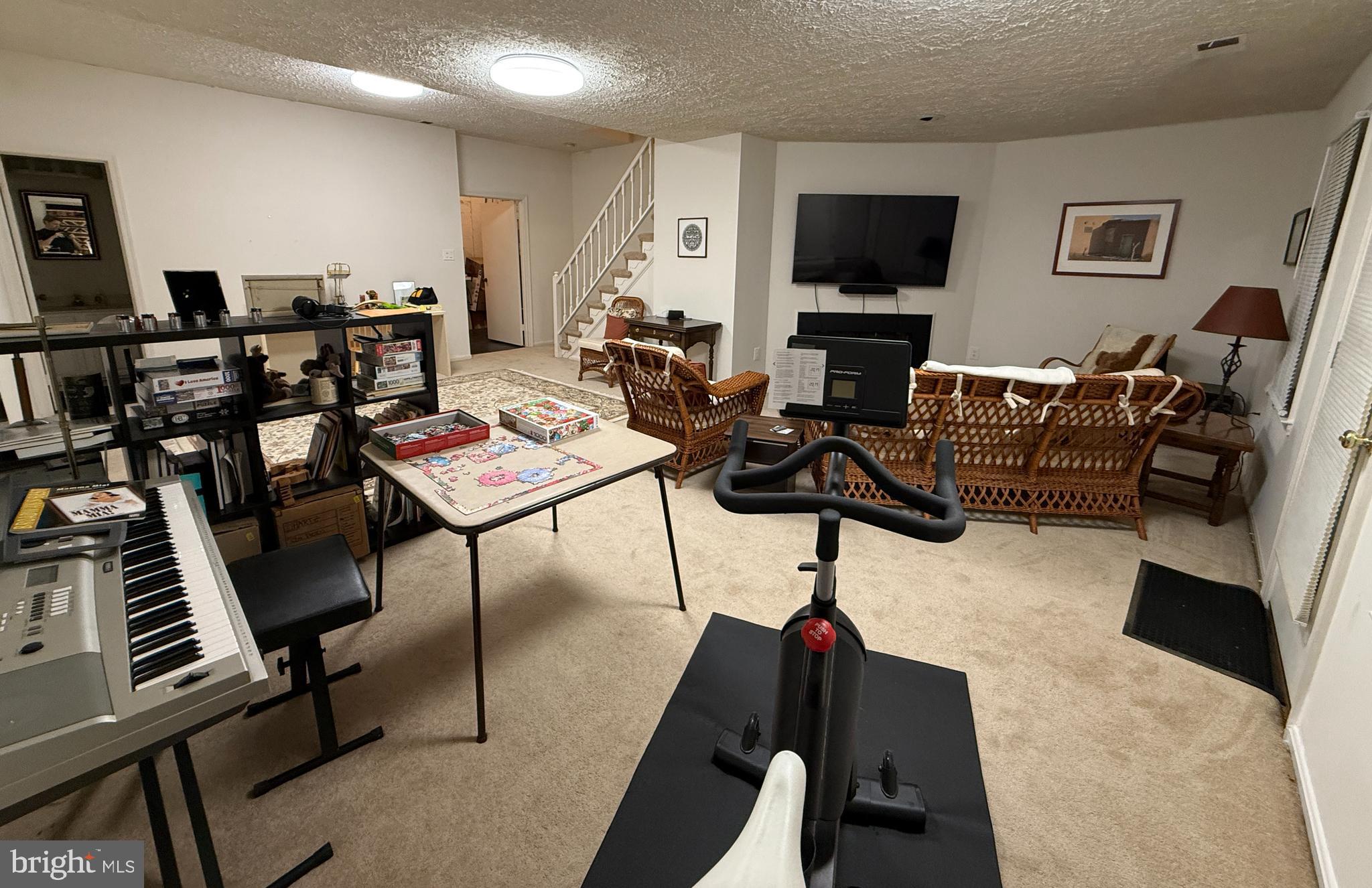 INVERNESS KNOLLS - Residential Lease