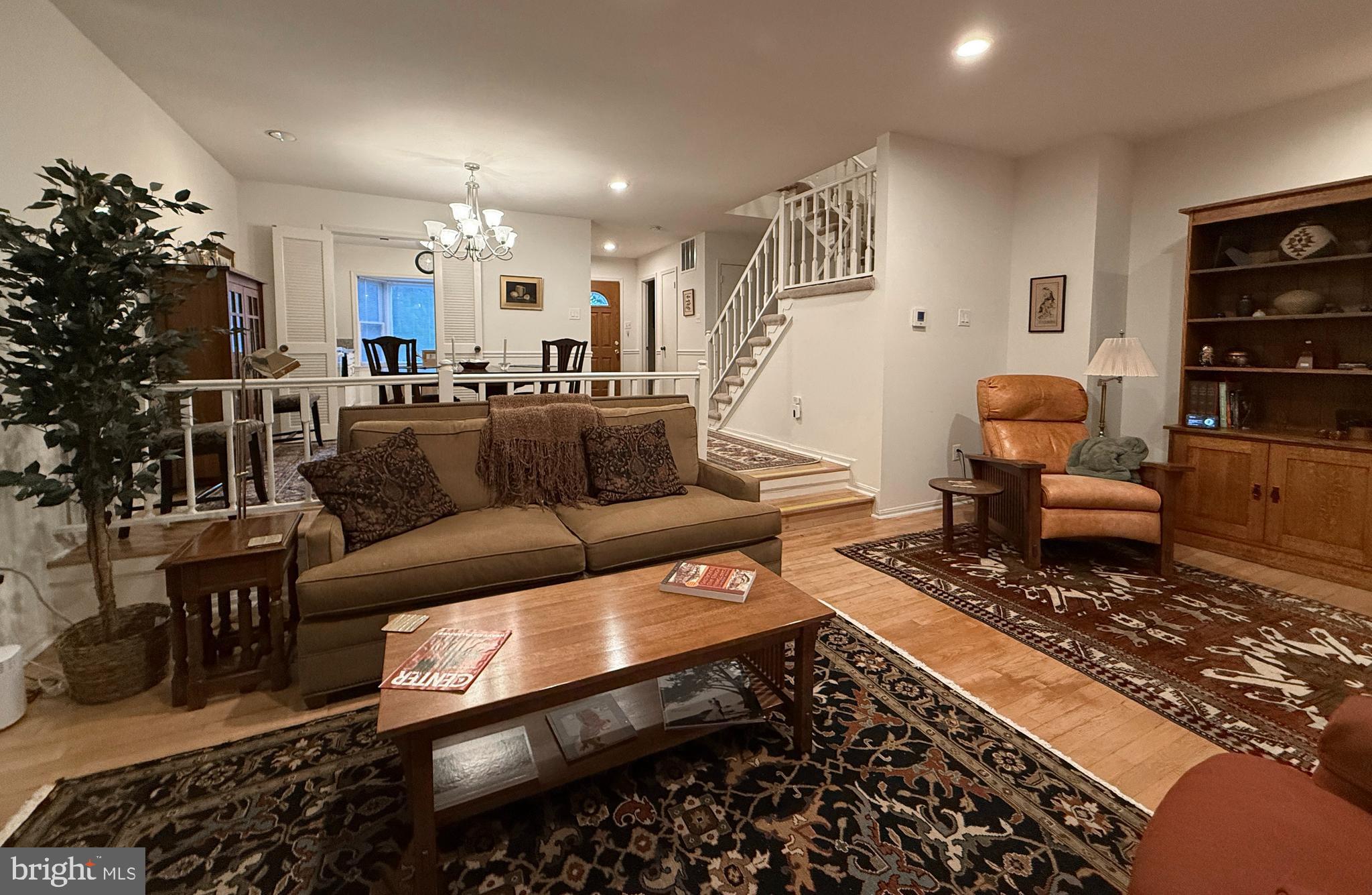 INVERNESS KNOLLS - Residential Lease