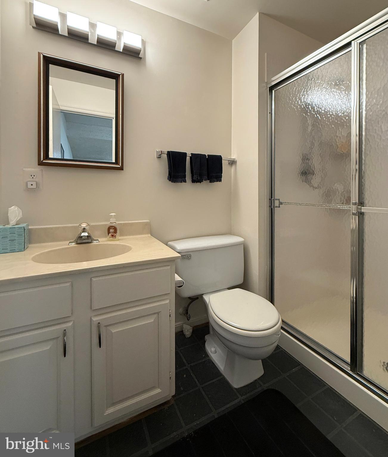 INVERNESS KNOLLS - Residential Lease