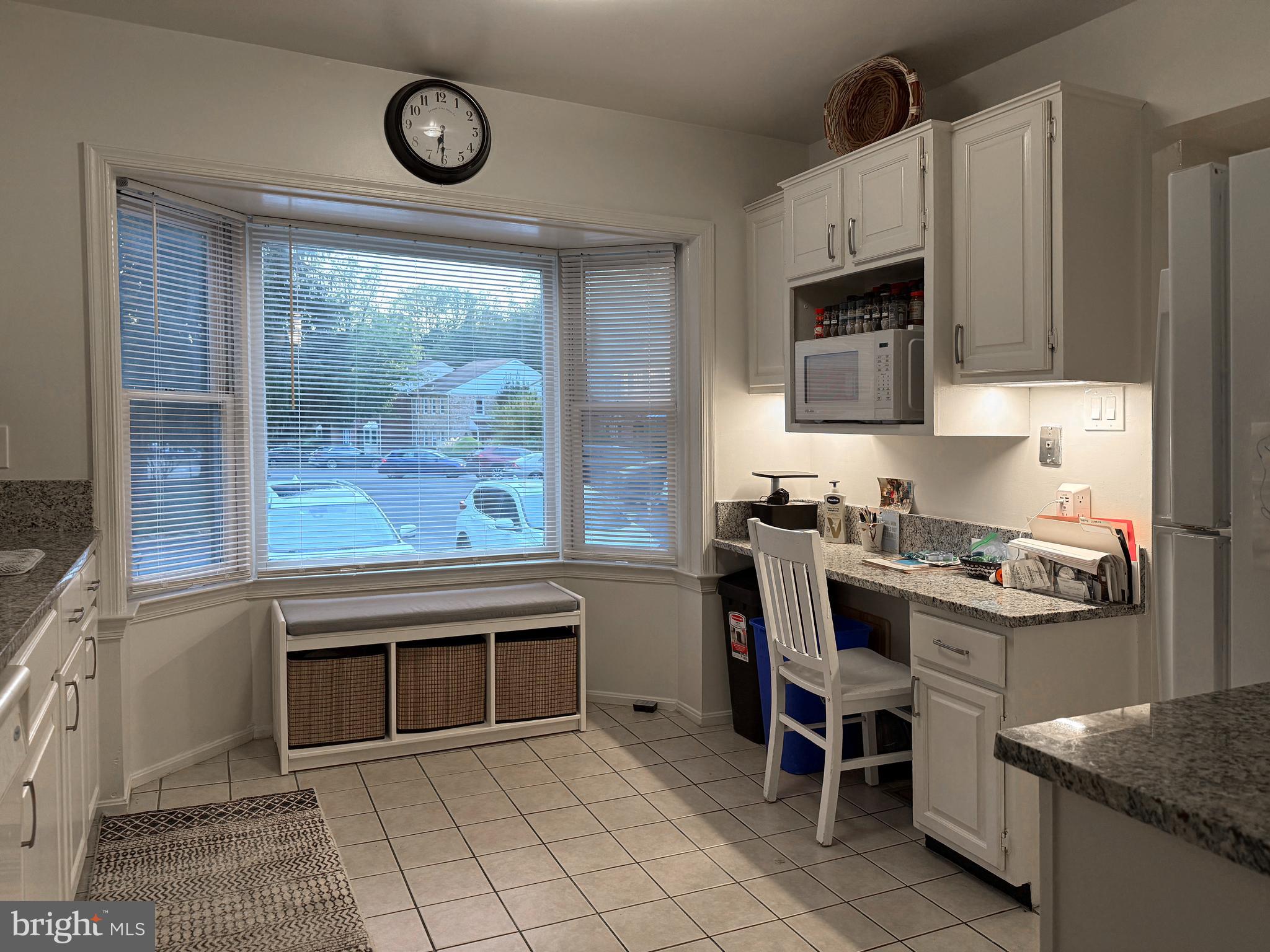 INVERNESS KNOLLS - Residential Lease