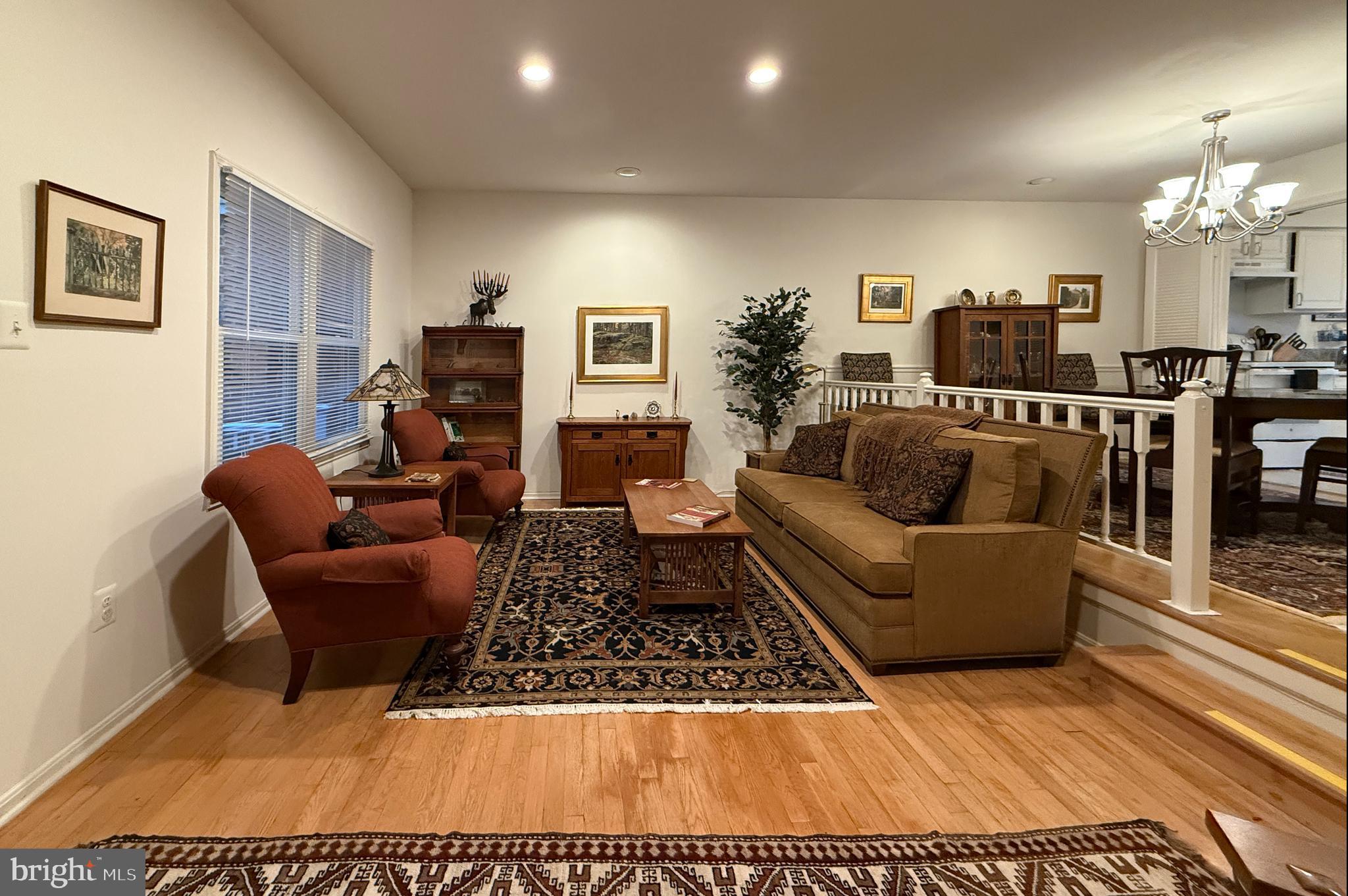 INVERNESS KNOLLS - Residential Lease