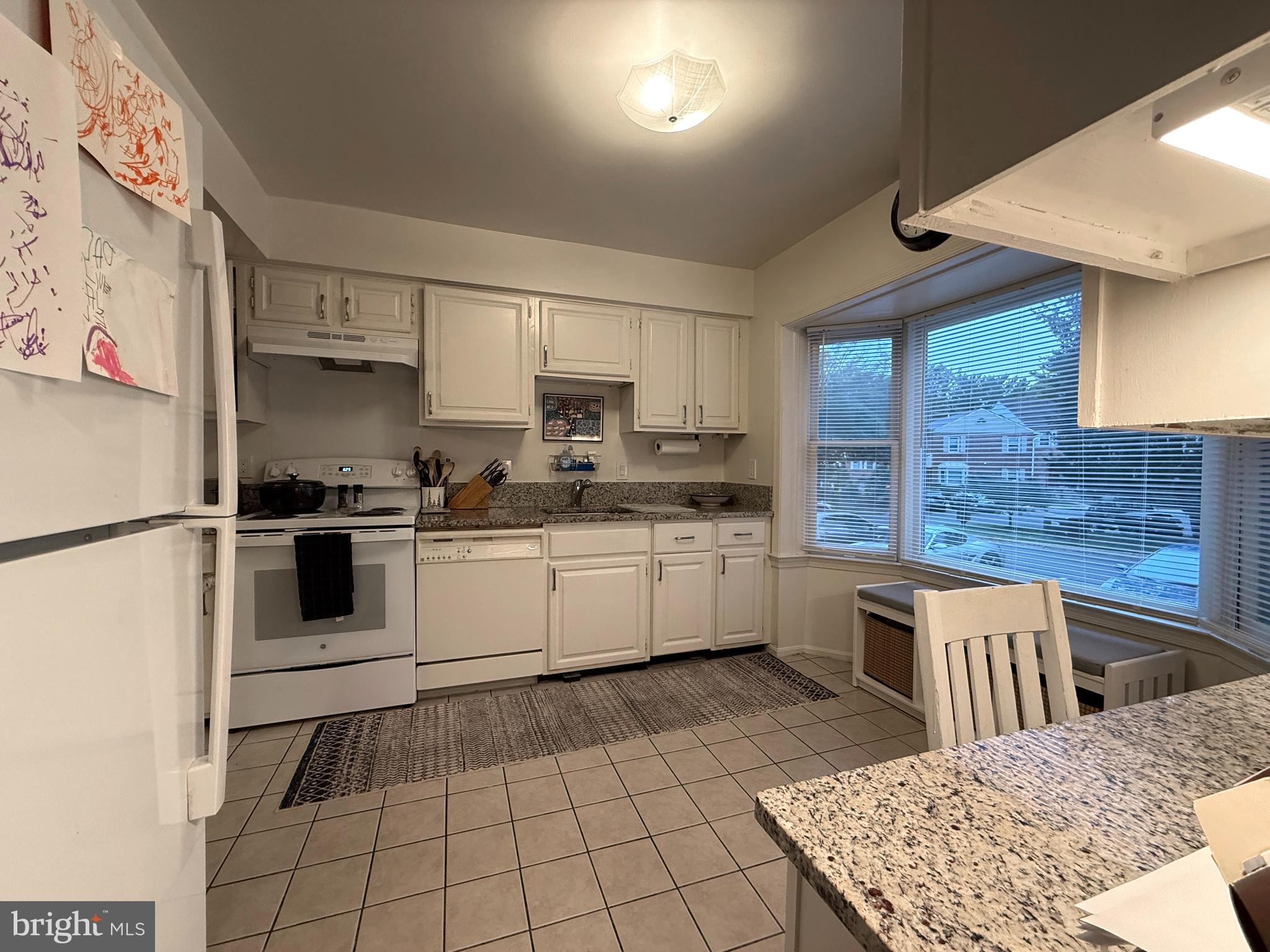 INVERNESS KNOLLS - Residential Lease