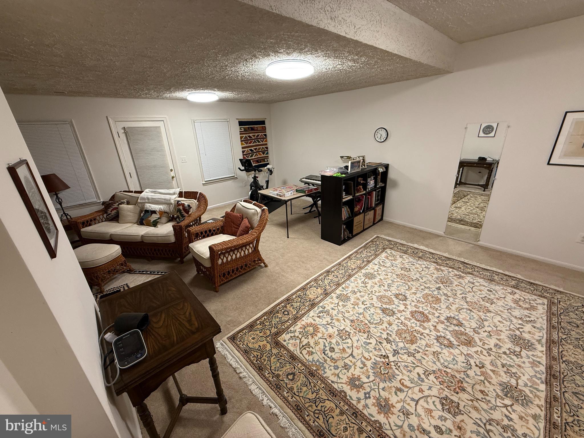 INVERNESS KNOLLS - Residential Lease