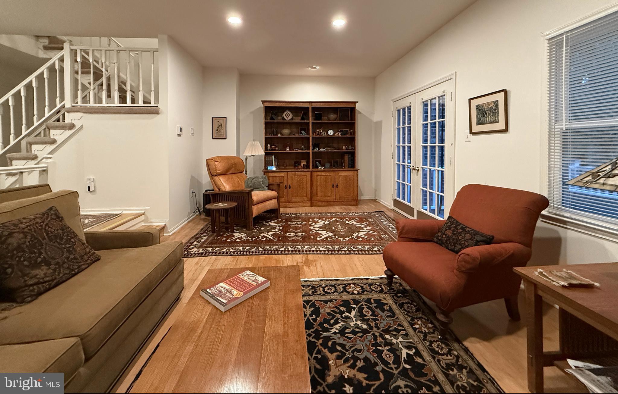 INVERNESS KNOLLS - Residential Lease