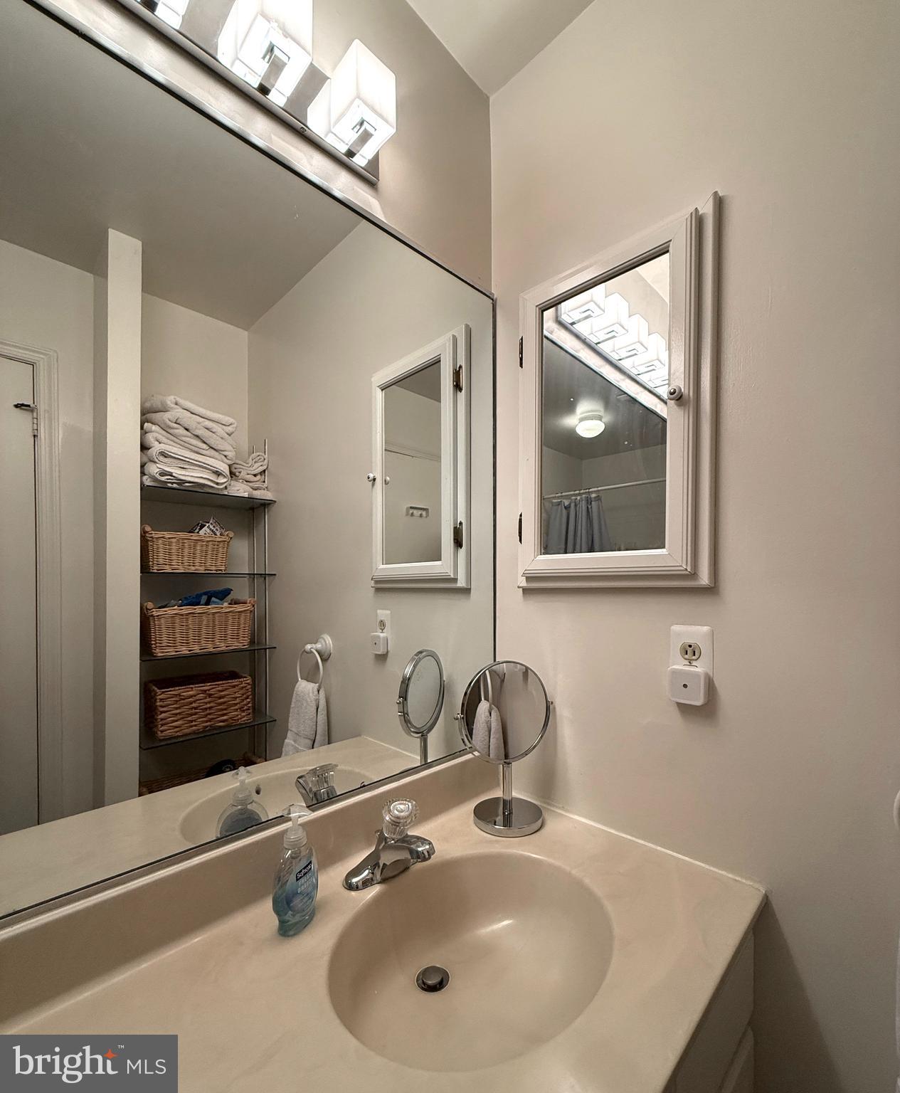 INVERNESS KNOLLS - Residential Lease