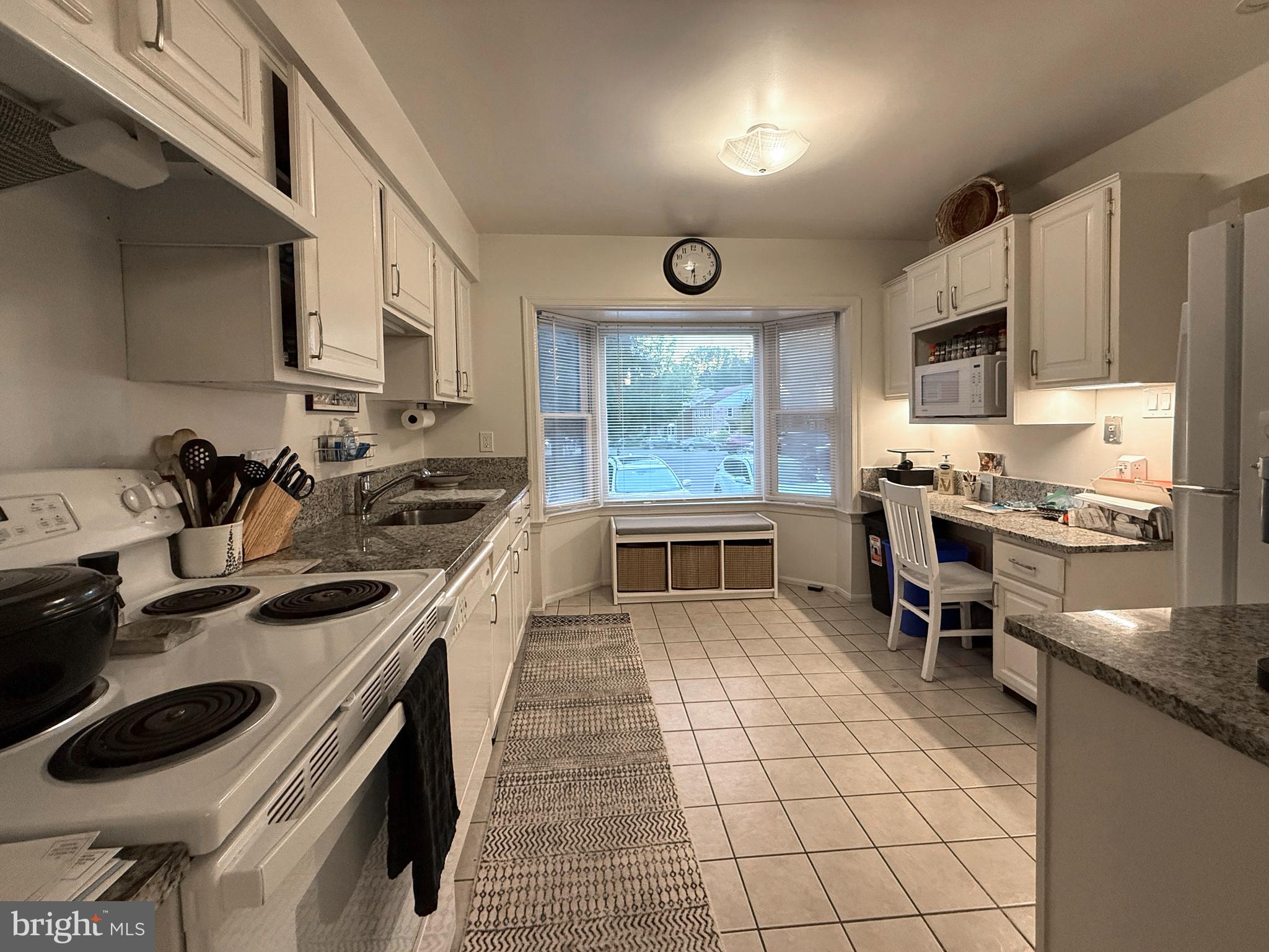 INVERNESS KNOLLS - Residential Lease