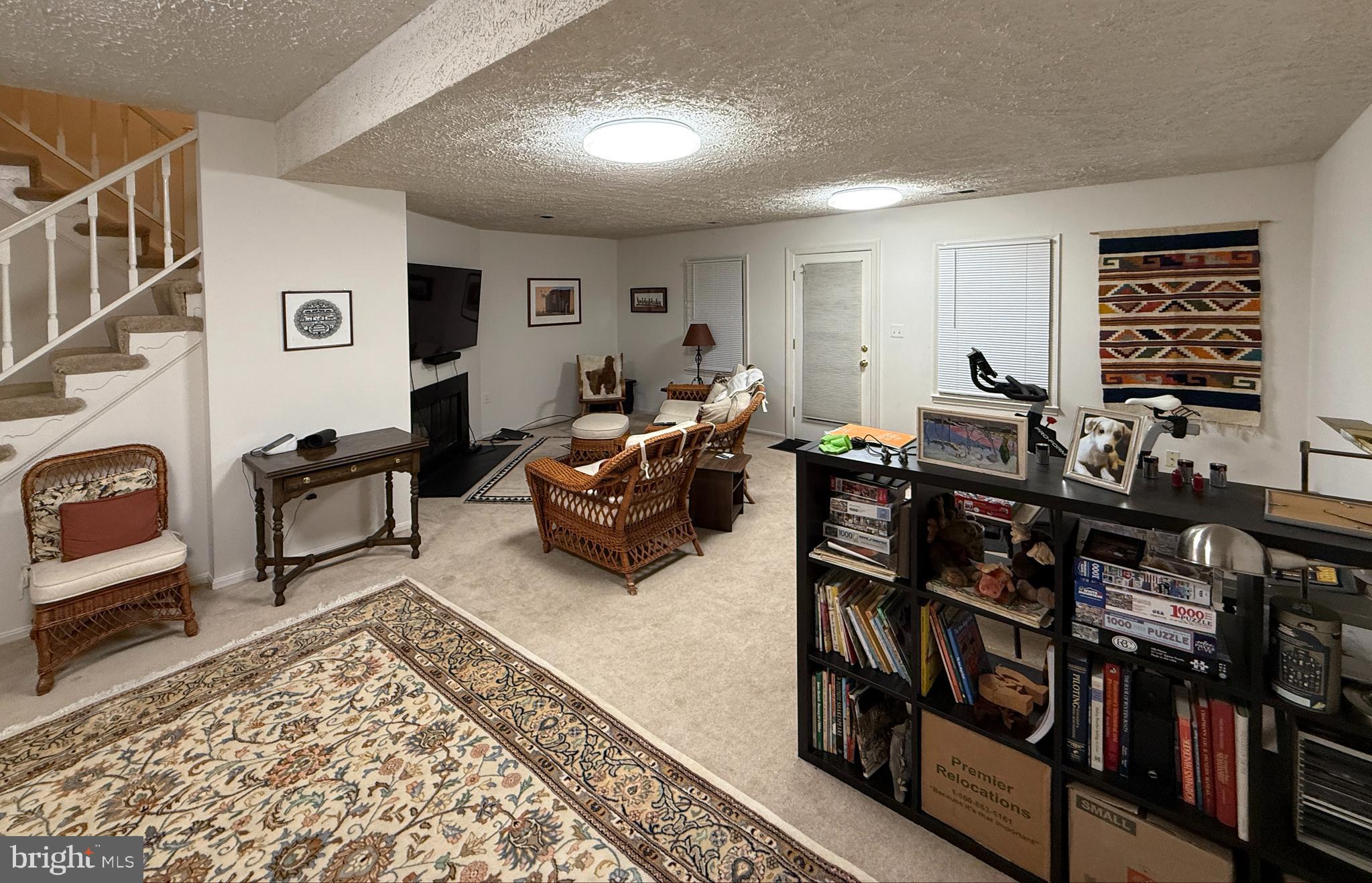 INVERNESS KNOLLS - Residential Lease