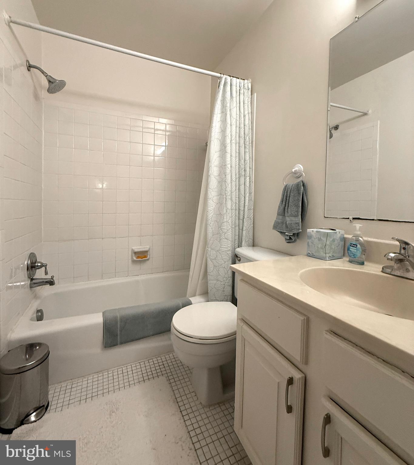 INVERNESS KNOLLS - Residential Lease