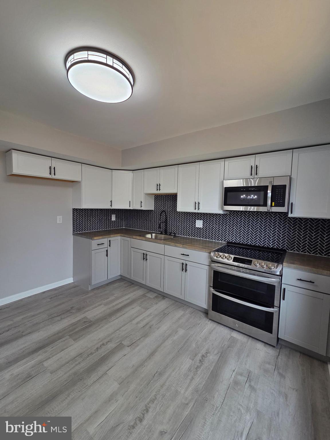 LAUREL SPRINGS - Residential