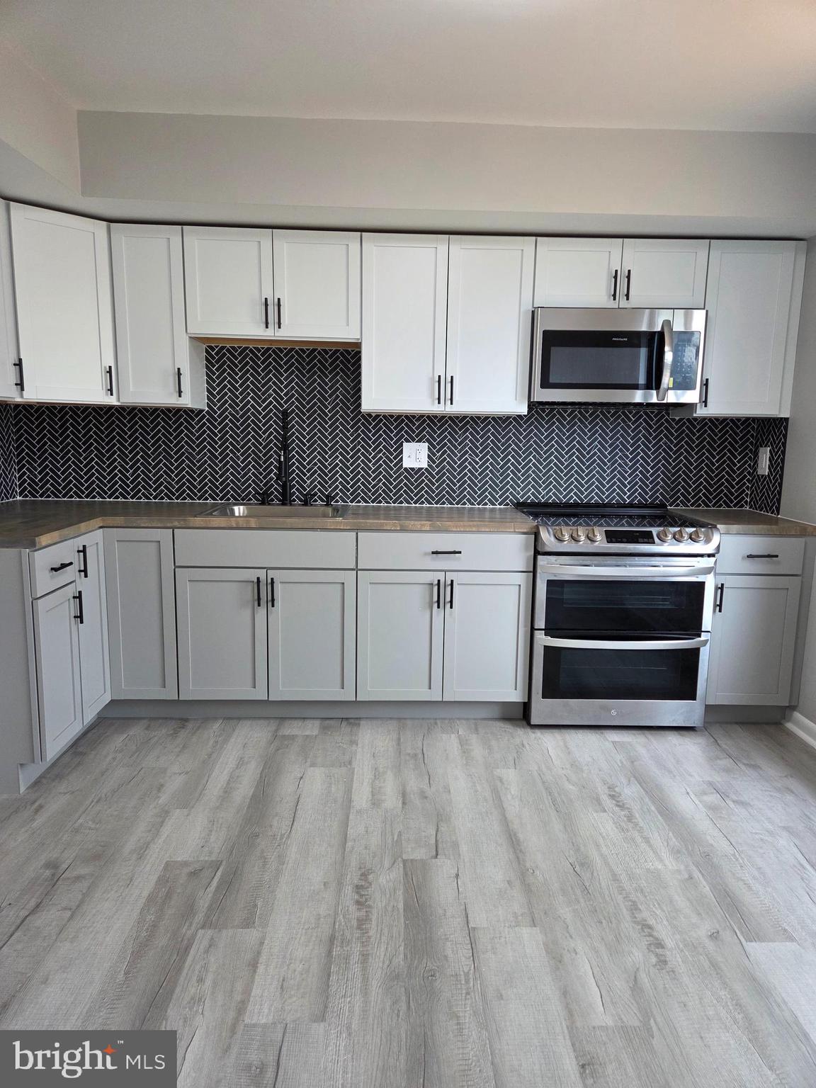 LAUREL SPRINGS - Residential