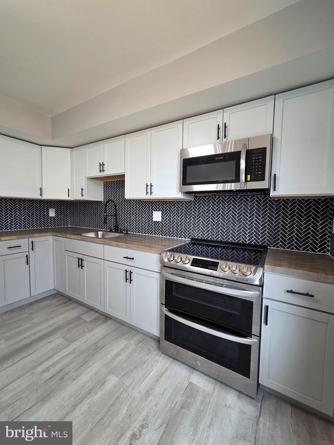 LAUREL SPRINGS - Residential