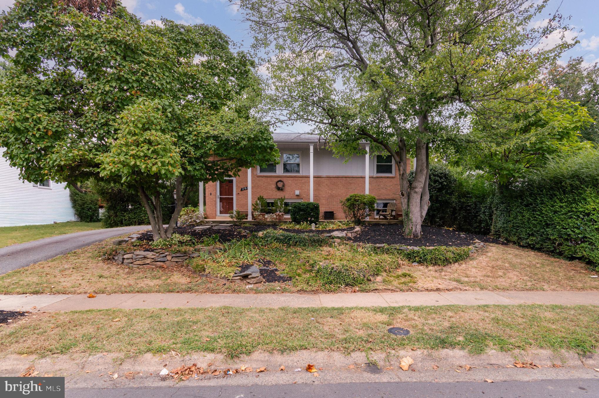 309 WILLIAMSBURG ROAD E