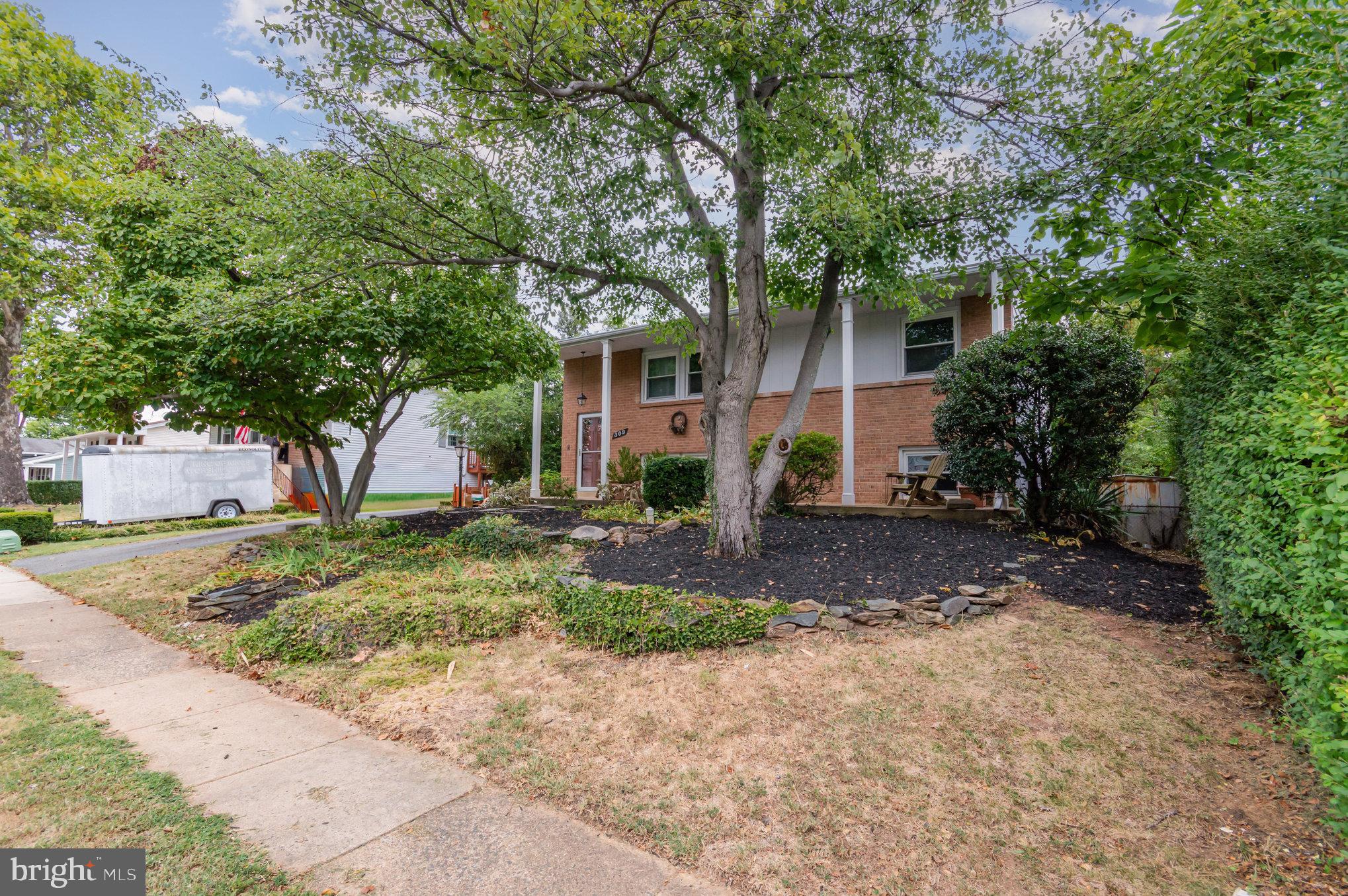 309 WILLIAMSBURG ROAD E