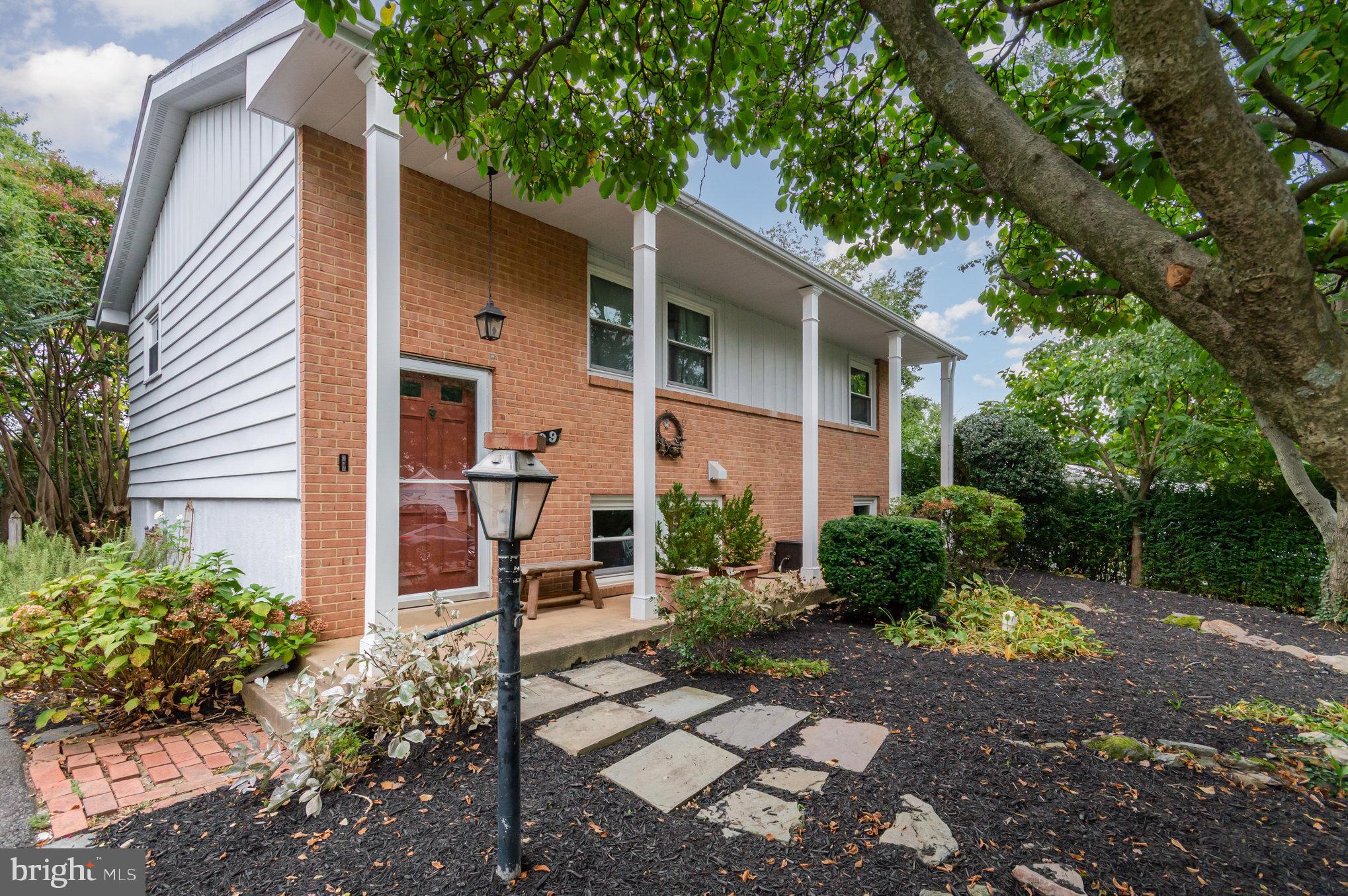 309 WILLIAMSBURG ROAD E