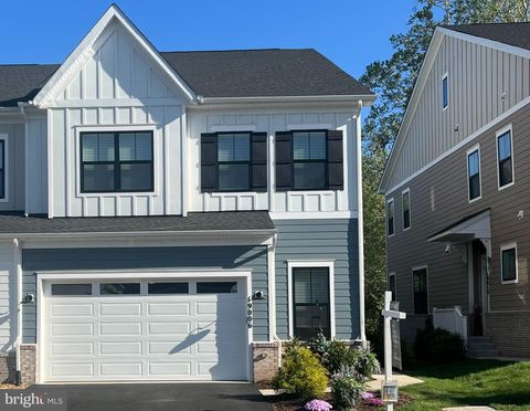 Photo of 19006 Coral Reef Square, LEESBURG, VA 20176 (MLS # VALO2125364)