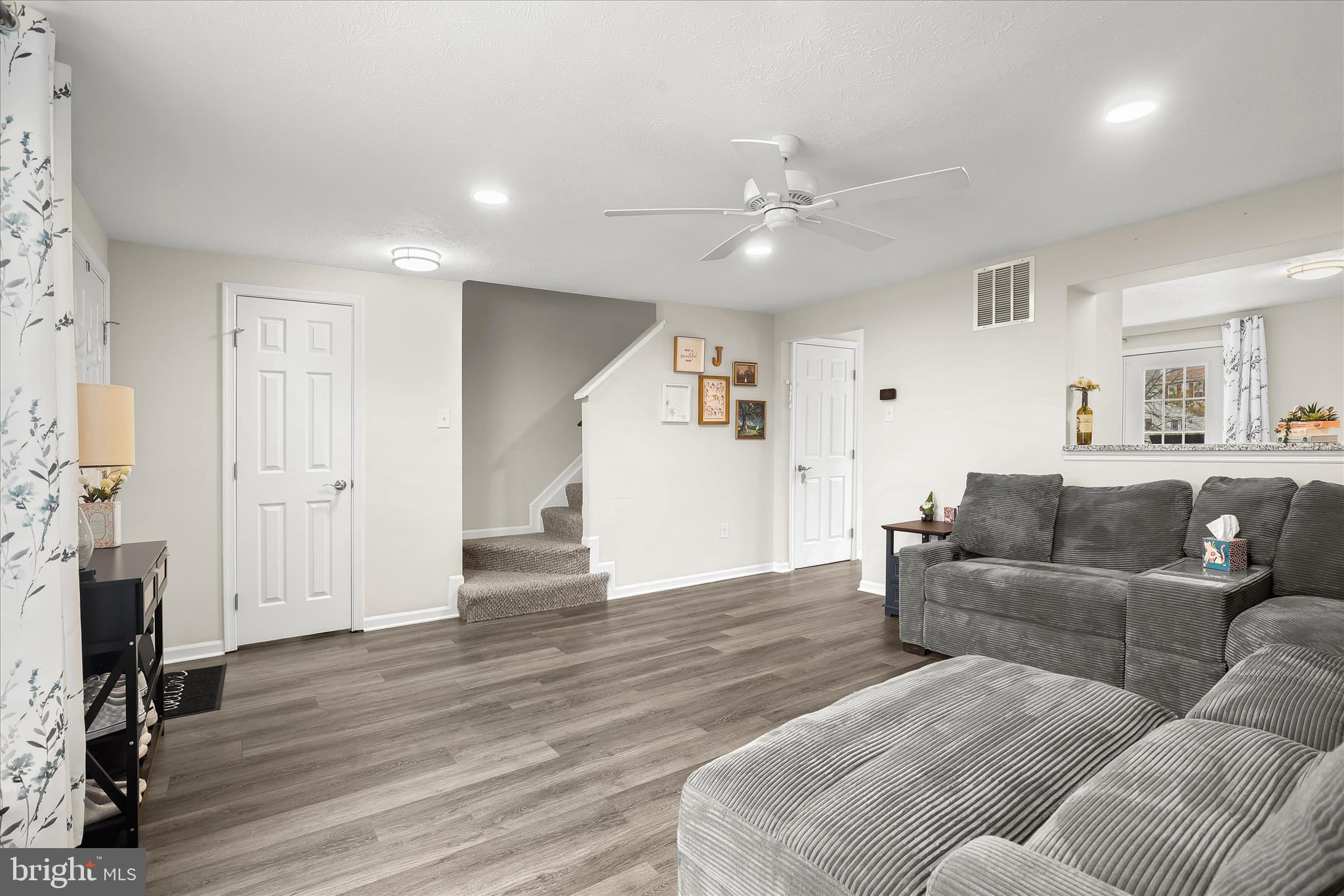 CONSTANT FRIENDSHIP - Residential