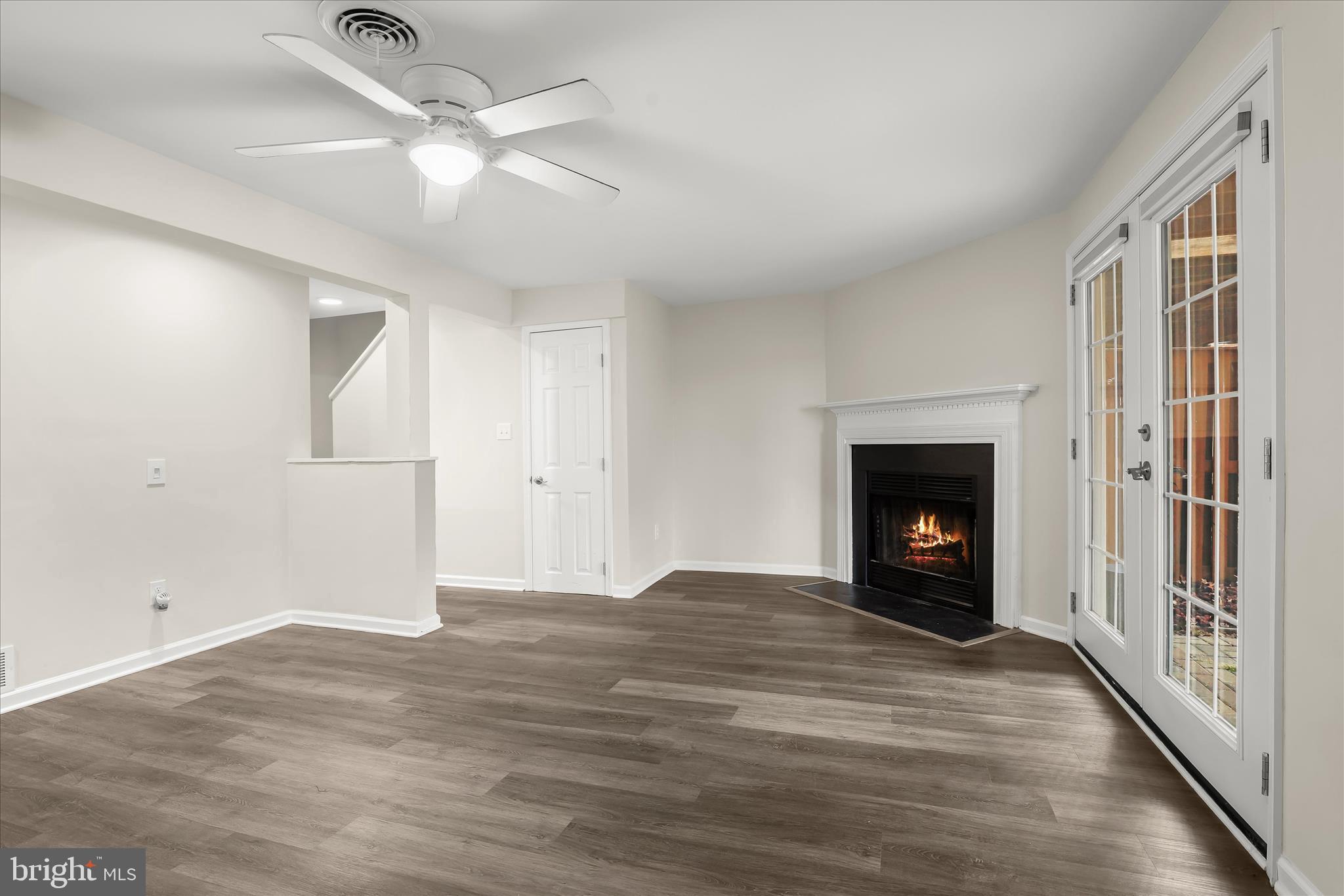 CONSTANT FRIENDSHIP - Residential