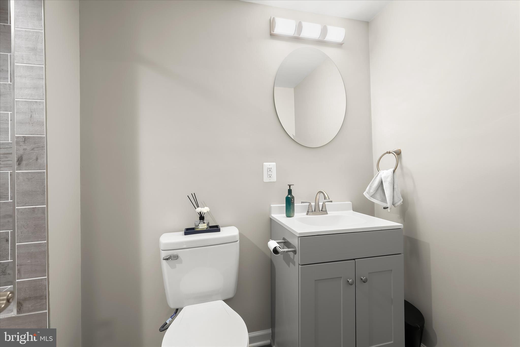 CONSTANT FRIENDSHIP - Residential