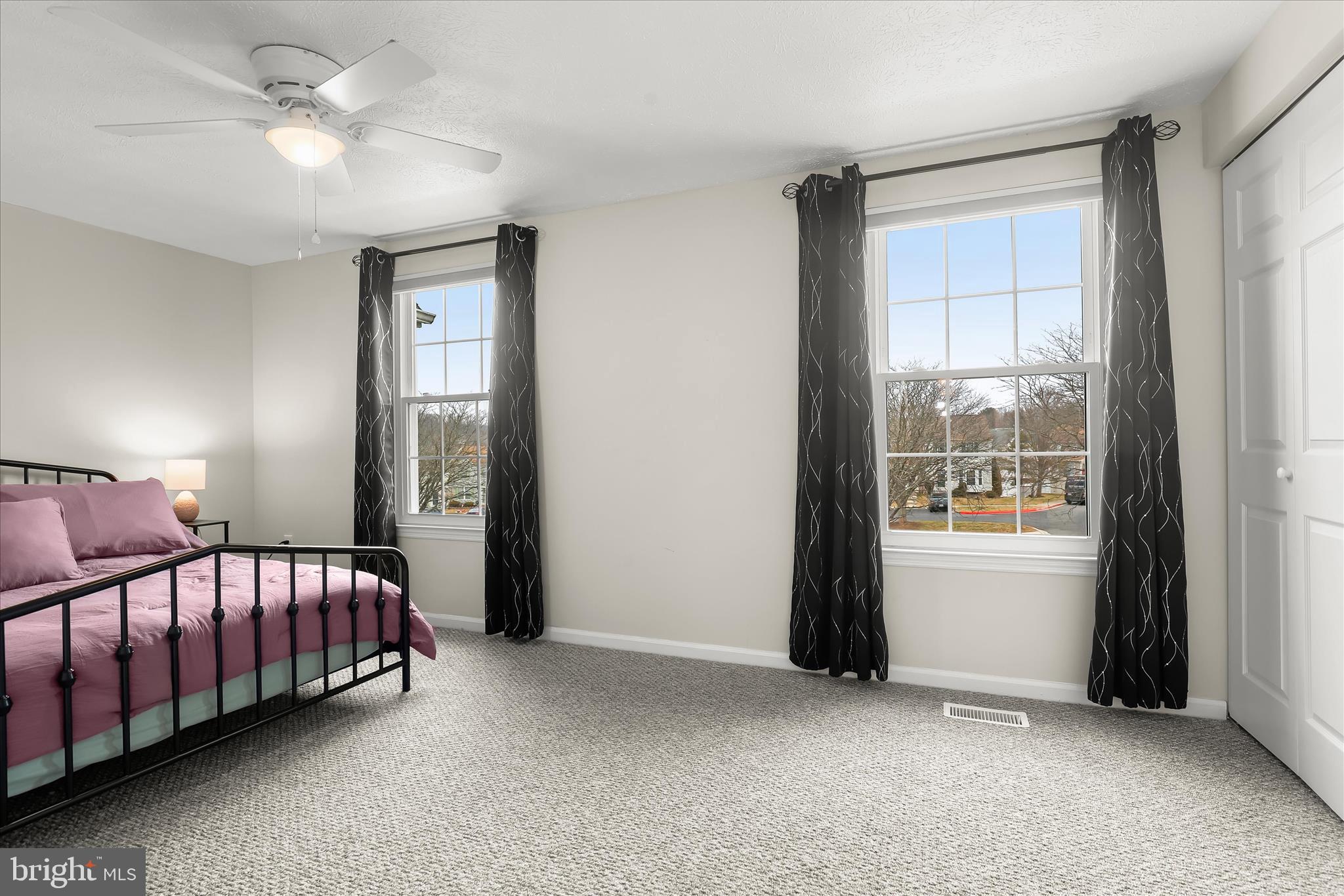 CONSTANT FRIENDSHIP - Residential