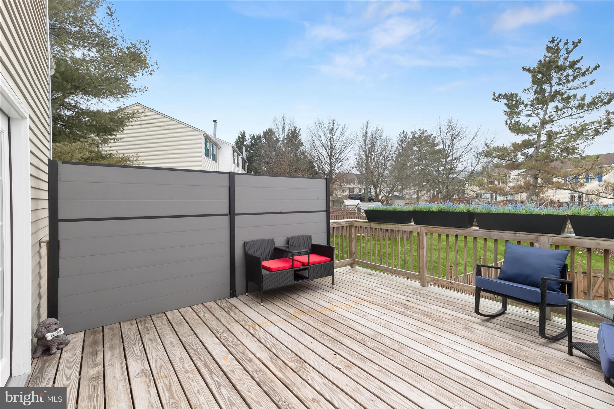 CONSTANT FRIENDSHIP - Residential