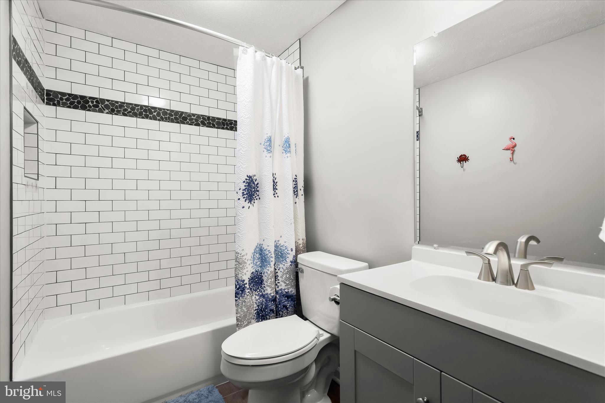 CONSTANT FRIENDSHIP - Residential