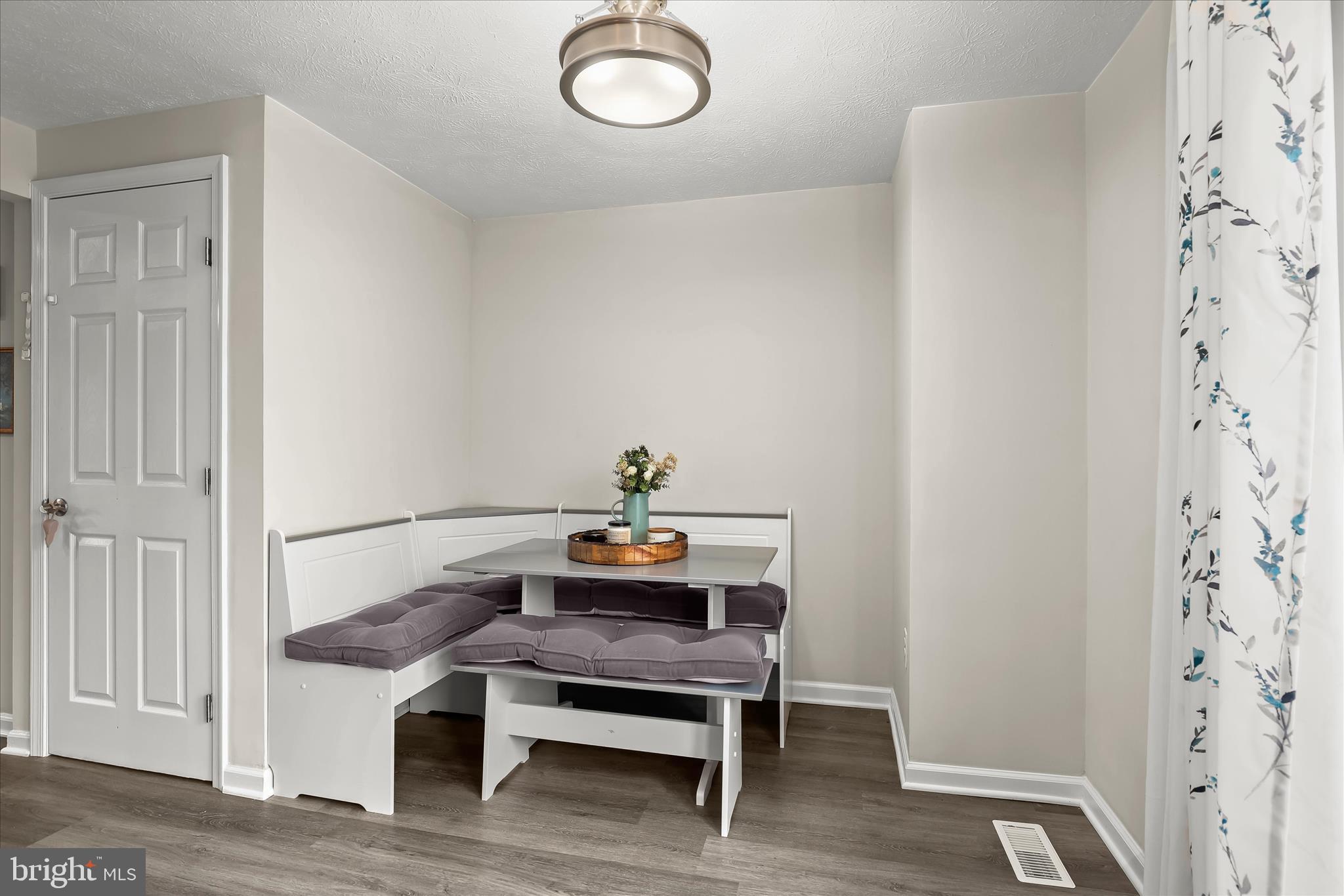 CONSTANT FRIENDSHIP - Residential